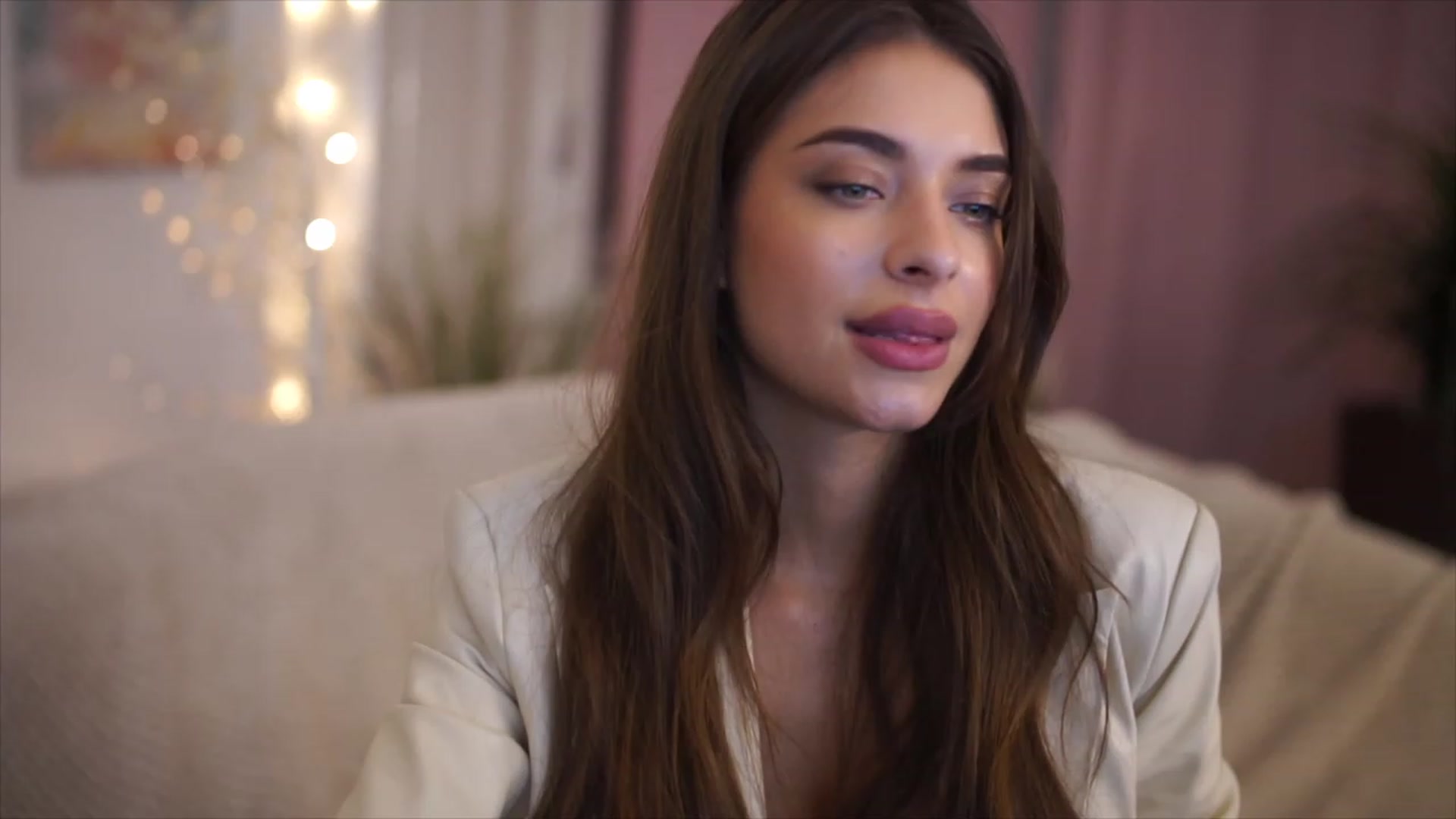Gallery image thumbnail from Patrascanu333's myfreecams stream on, 01/08/2023, 21:08 image 17 of 20