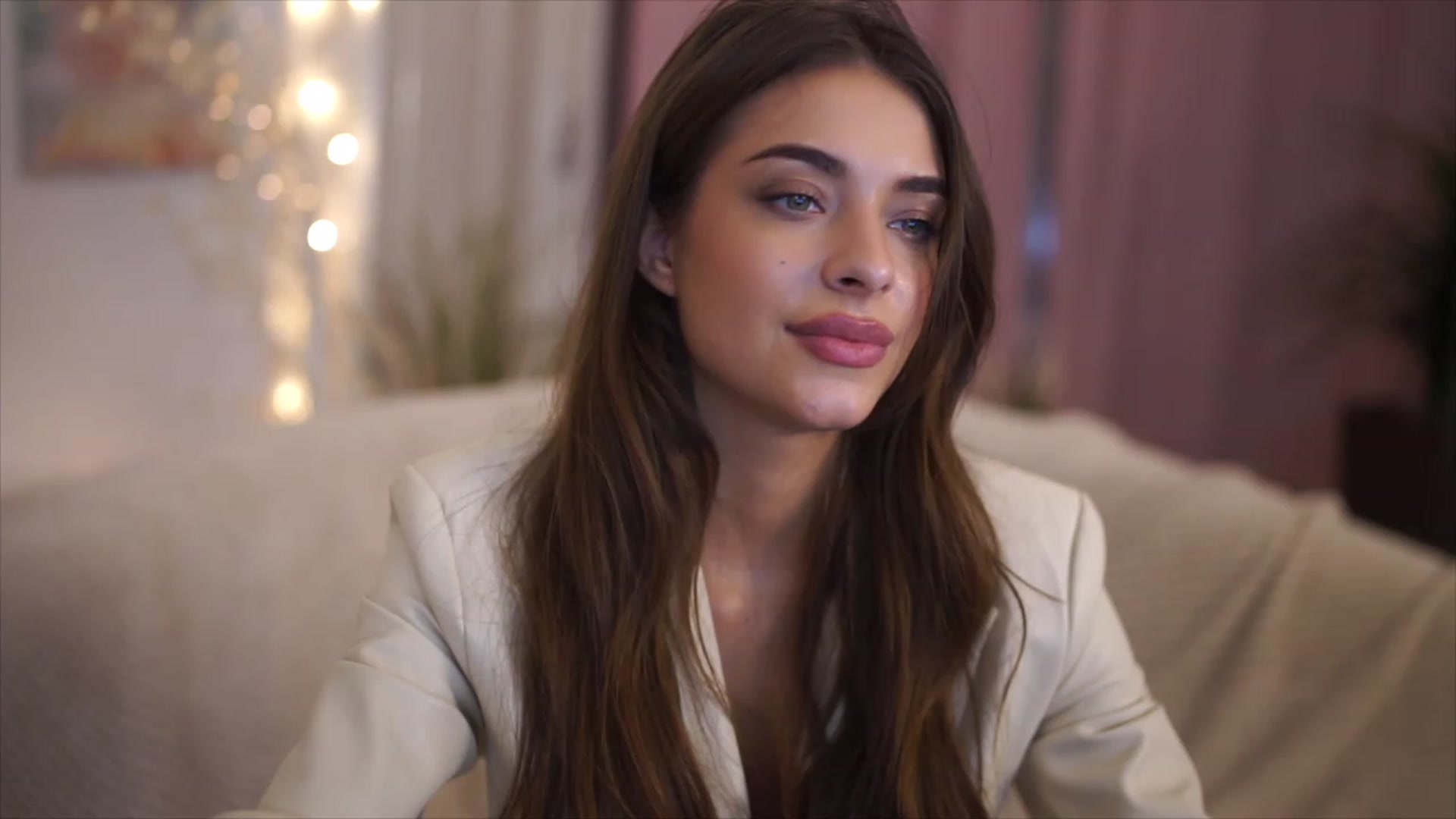 Gallery image thumbnail from Patrascanu333's myfreecams stream on, 01/08/2023, 21:08 image 11 of 20
