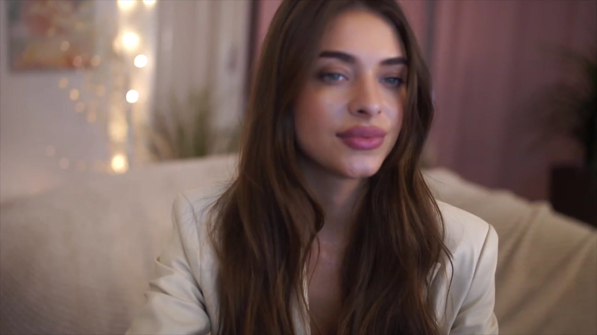Gallery image thumbnail from Patrascanu333's myfreecams stream on, 01/08/2023, 21:08 image 4 of 20