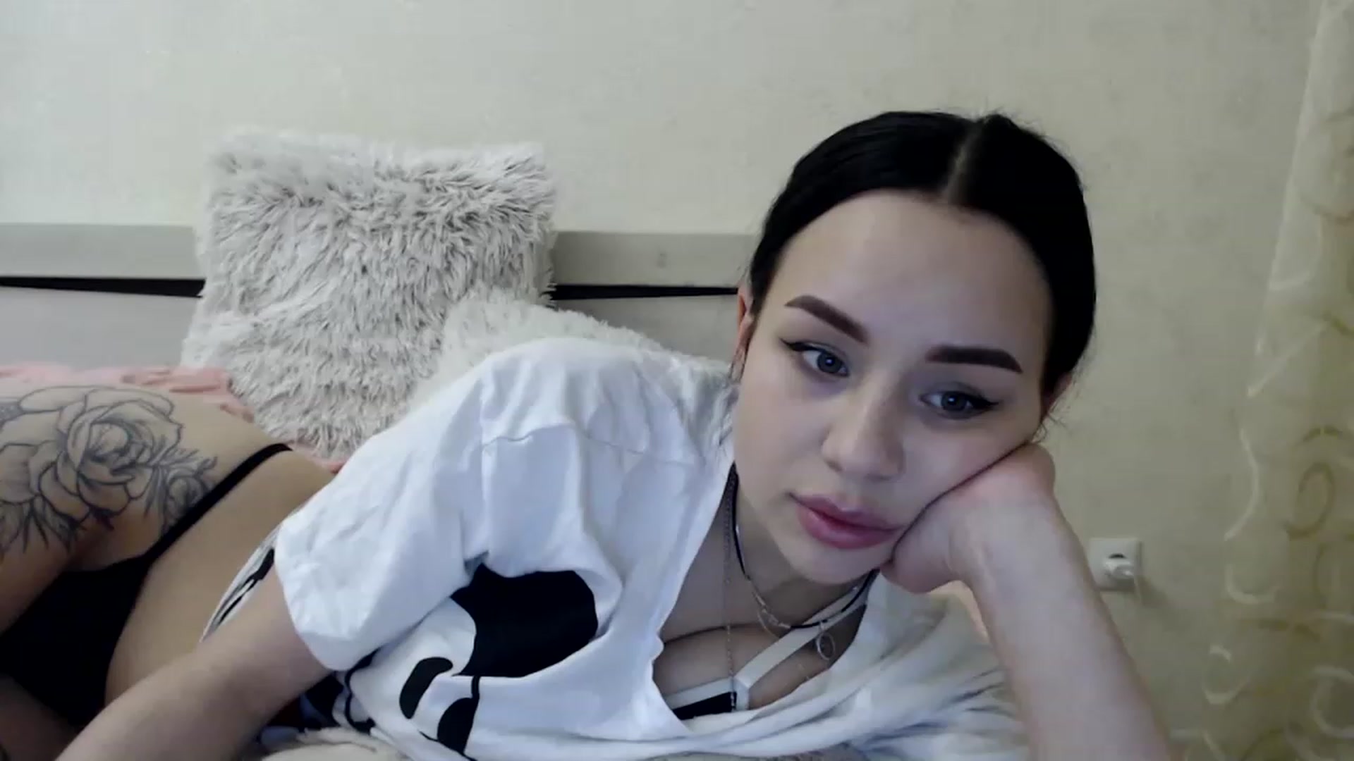 Gallery image thumbnail from Patri_'s myfreecams stream on, 04/02/2023, 23:11 image 6 of 20