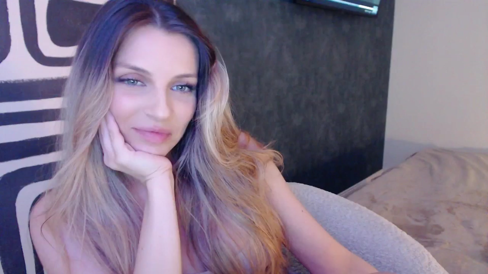 Gallery image thumbnail from Patriciaah's myfreecams stream on, 07/07/2025, 06:40 image 11 of 20