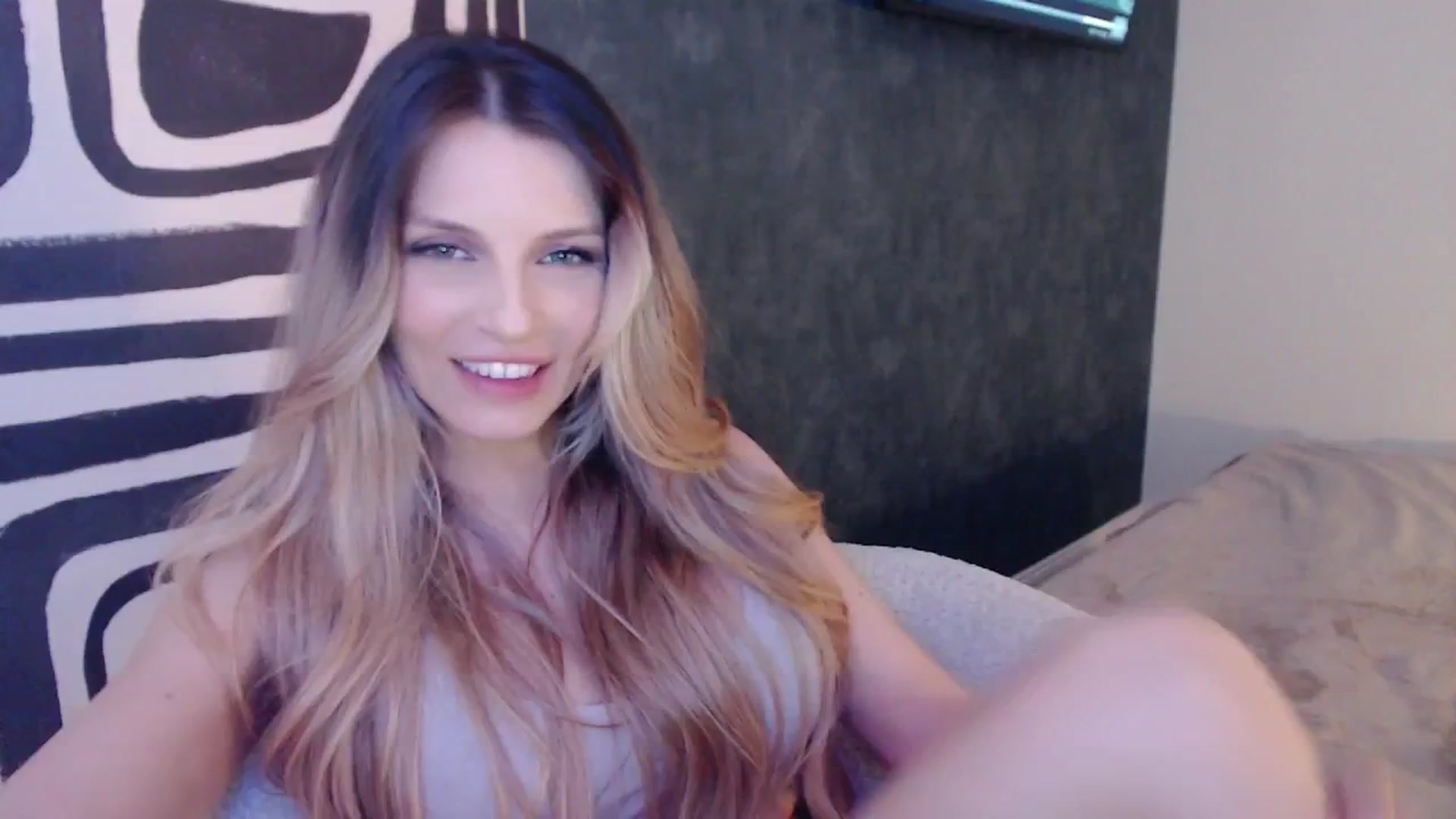 Gallery image thumbnail from Patriciaah's myfreecams stream on, 07/07/2025, 06:40 image 4 of 20