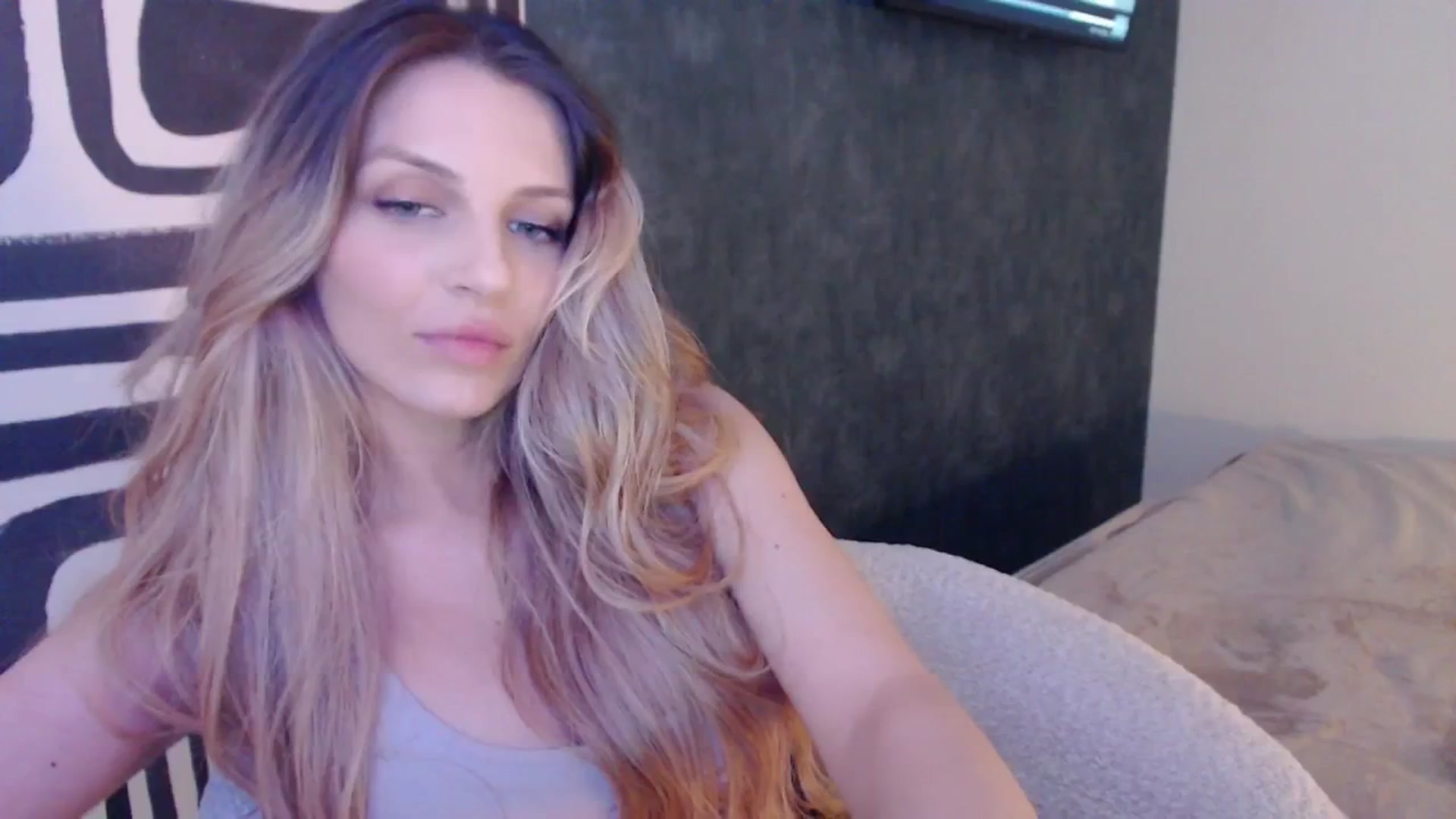 Gallery image thumbnail from Patriciaah's myfreecams stream on, 07/07/2025, 06:40 image 12 of 20