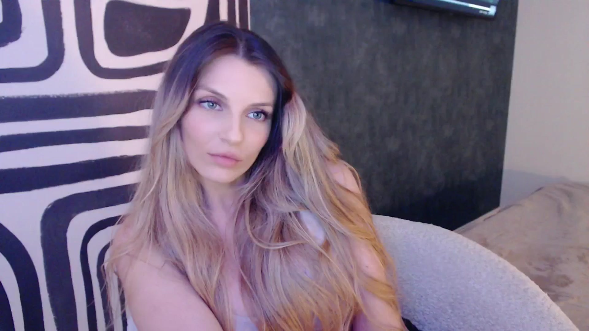 Gallery image thumbnail from Patriciaah's myfreecams stream on, 07/07/2025, 06:40 image 15 of 20
