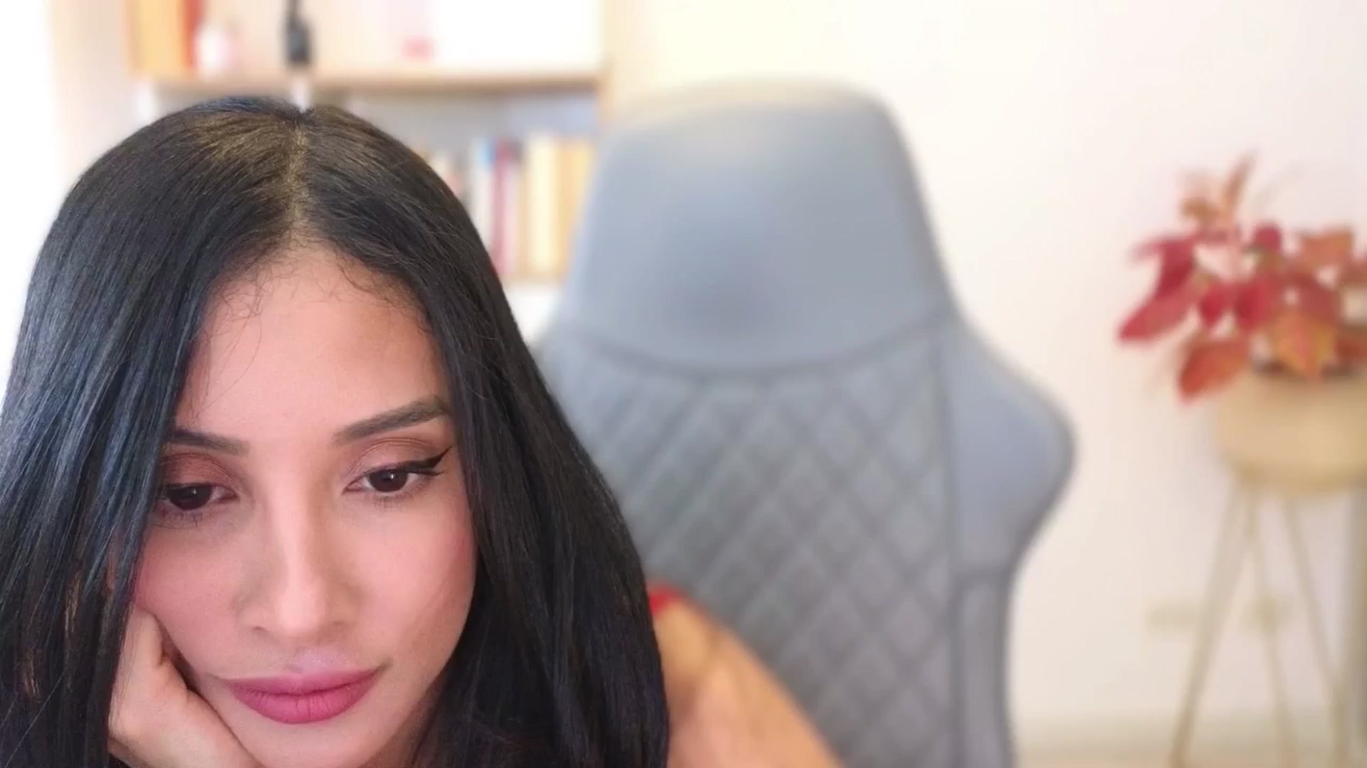 Gallery image thumbnail from PaulaFer's myfreecams stream on, 04/10/2026, 05:29 image 1 of 20