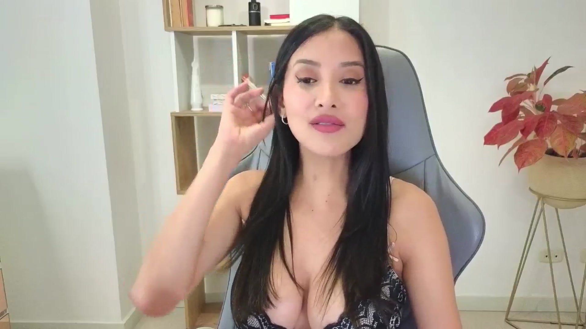 Gallery image thumbnail from PaulaFer's myfreecams stream on, 04/22/2026, 04:42 image 6 of 20