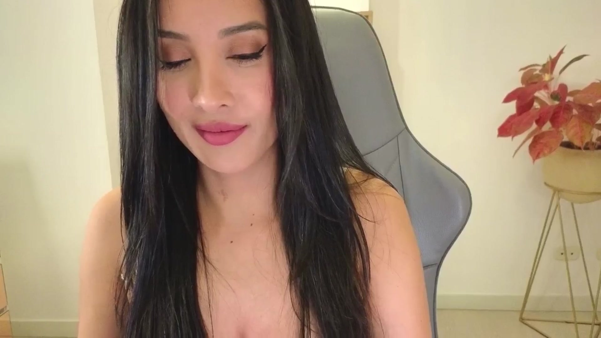 Gallery image thumbnail from PaulaFer's myfreecams stream on, 04/22/2026, 04:42 image 20 of 20