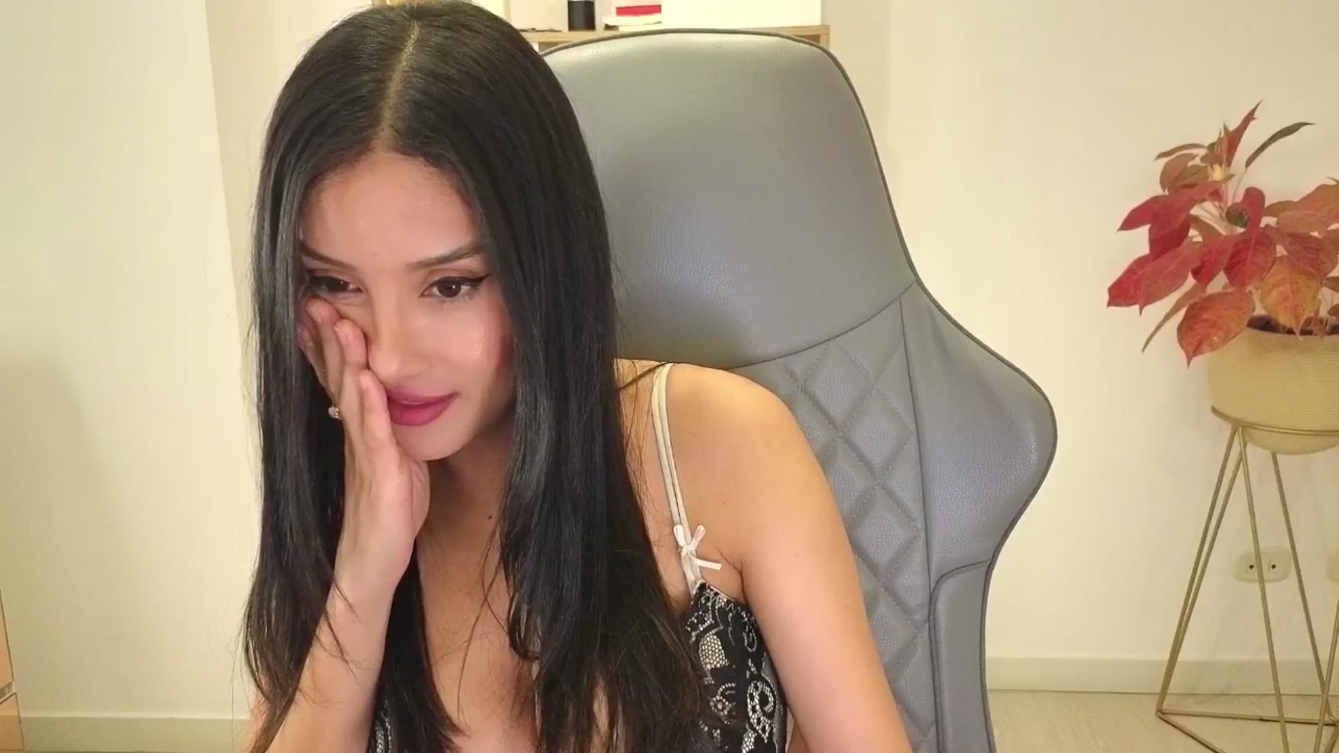 Gallery image thumbnail from PaulaFer's myfreecams stream on, 04/22/2026, 04:42 image 13 of 20