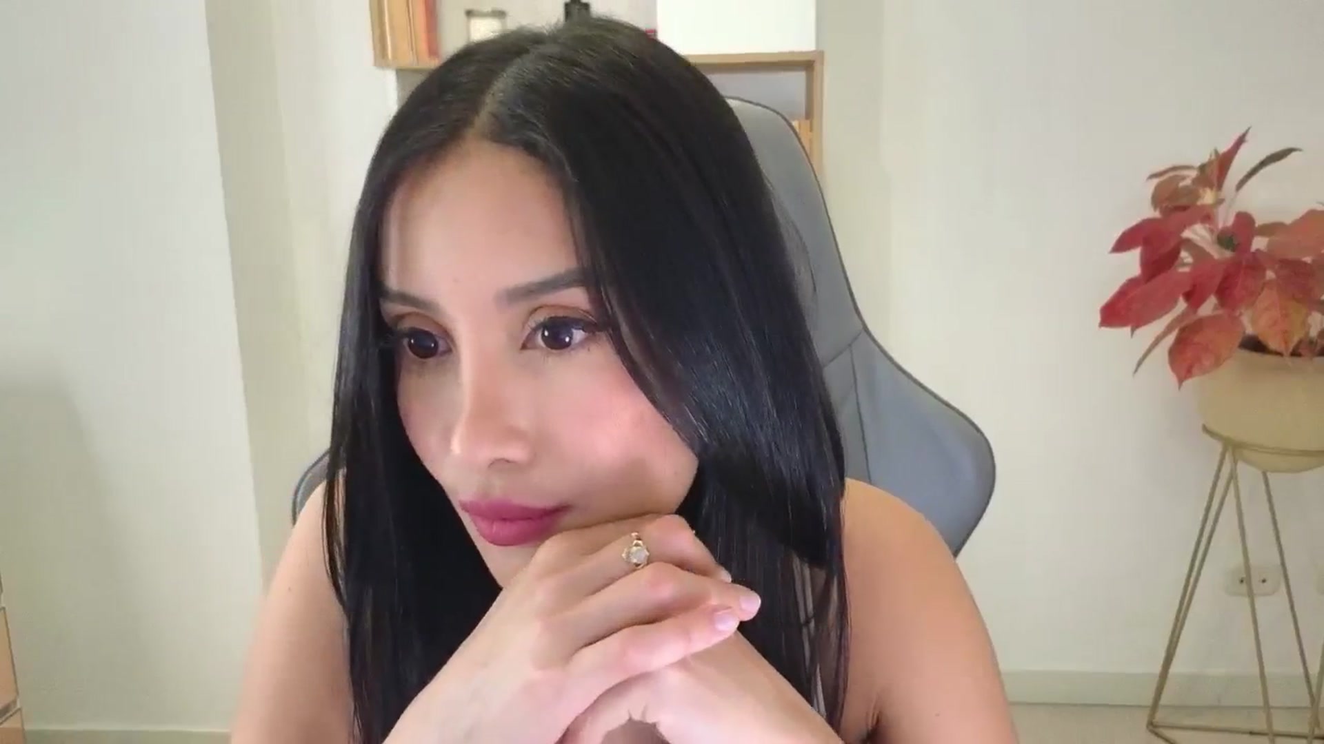 Gallery image thumbnail from PaulaFer's myfreecams stream on, 04/22/2026, 04:42 image 10 of 20