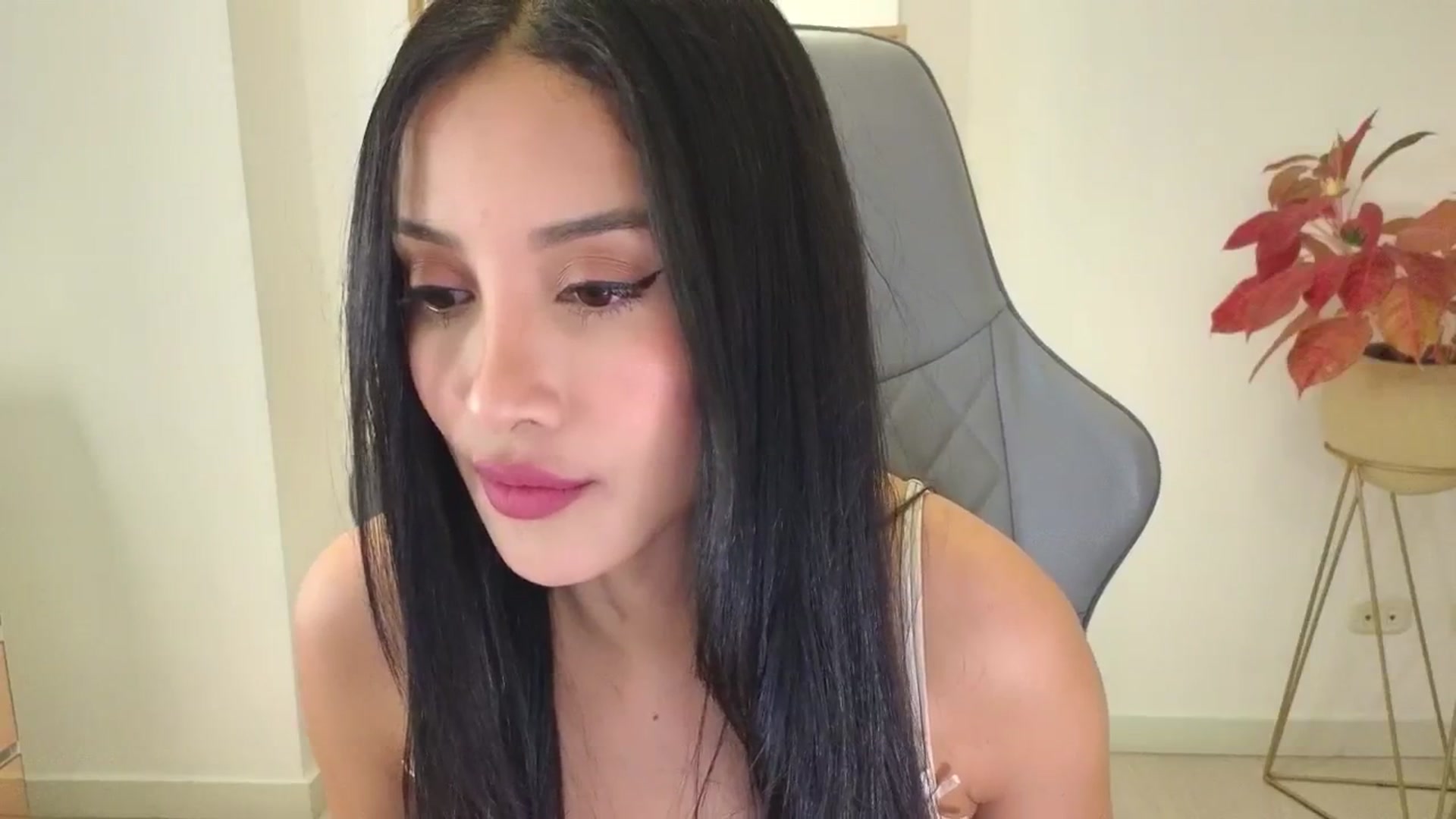 Gallery image thumbnail from PaulaFer's myfreecams stream on, 04/22/2026, 04:42 image 12 of 20