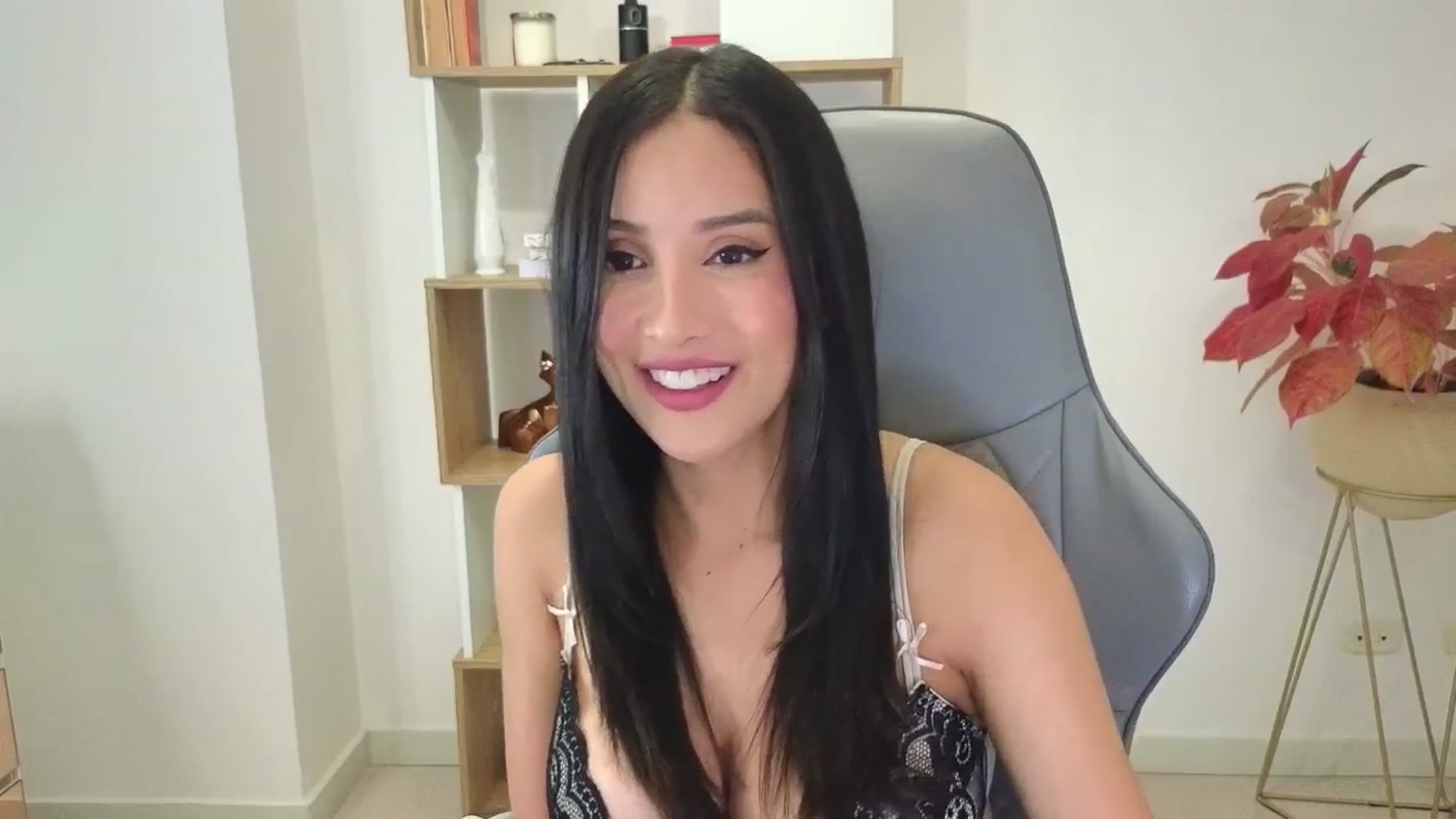 Gallery image thumbnail from PaulaFer's myfreecams stream on, 04/22/2026, 04:42 image 5 of 20