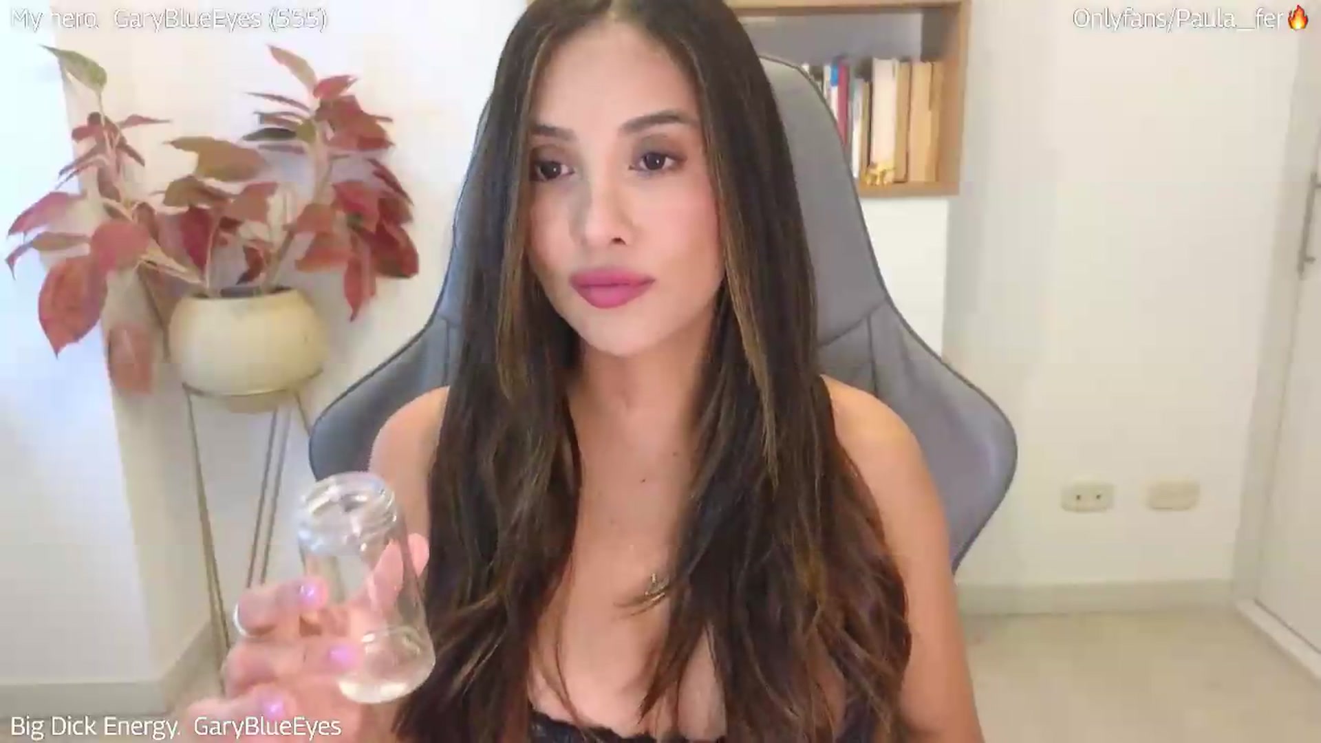 Gallery image thumbnail from PaulaFer's myfreecams stream on, 08/02/2026, 06:59 image 6 of 20