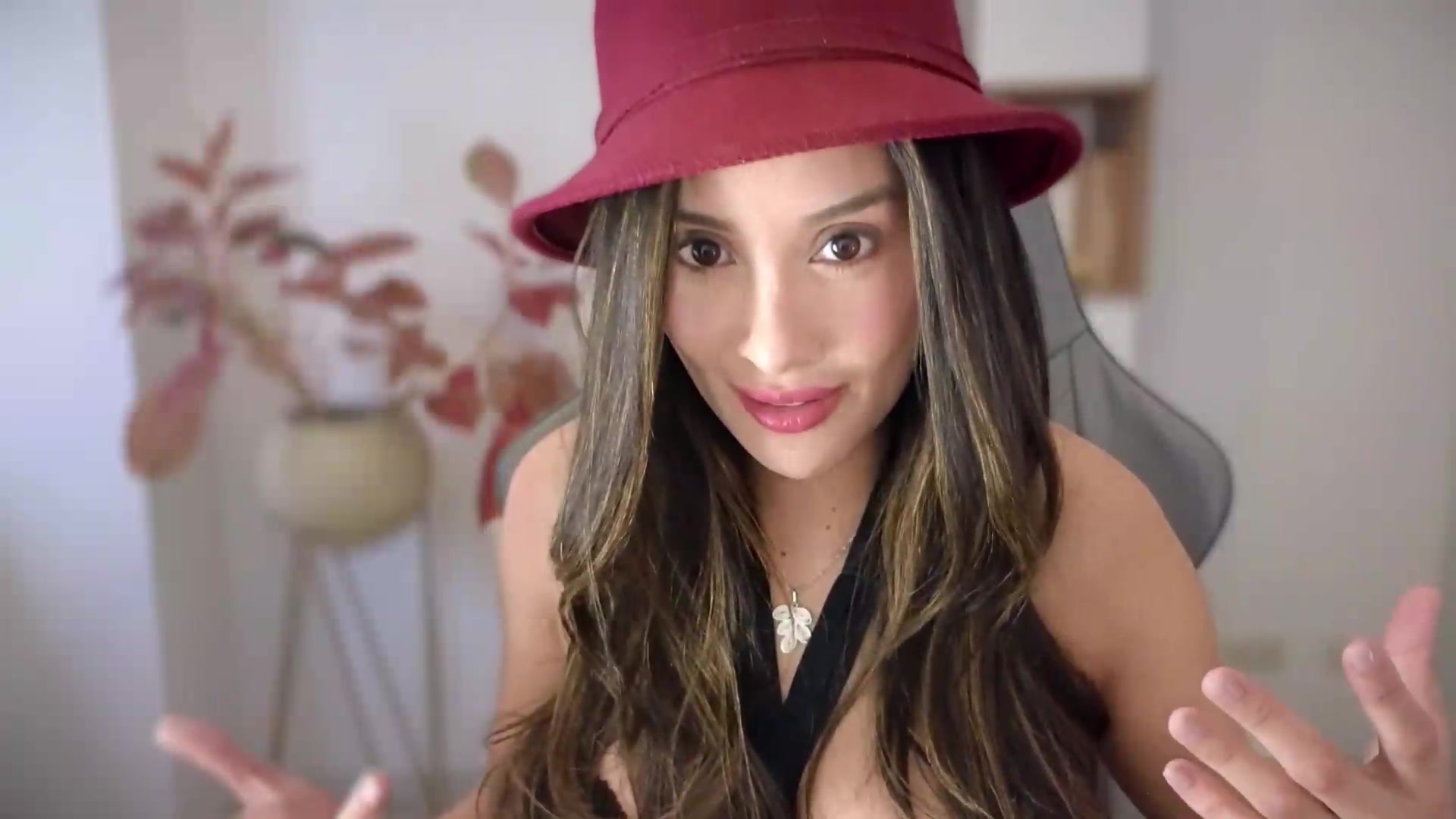 Gallery image thumbnail from PaulaFer's myfreecams stream on, 08/29/2026, 07:30 image 10 of 20
