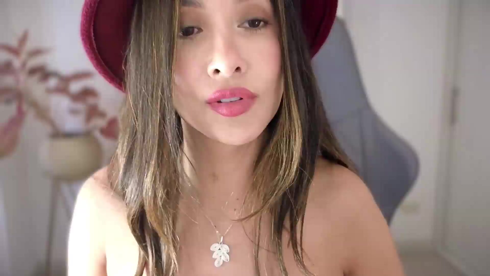 Gallery image thumbnail from PaulaFer's myfreecams stream on, 08/29/2026, 07:30 image 12 of 20
