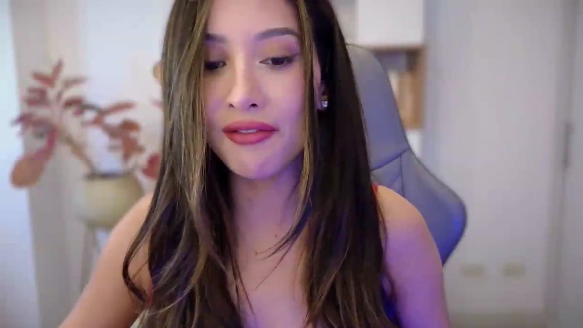 Gallery image thumbnail from PaulaFer's myfreecams stream on, 08/30/2026, 05:11 image 18 of 20