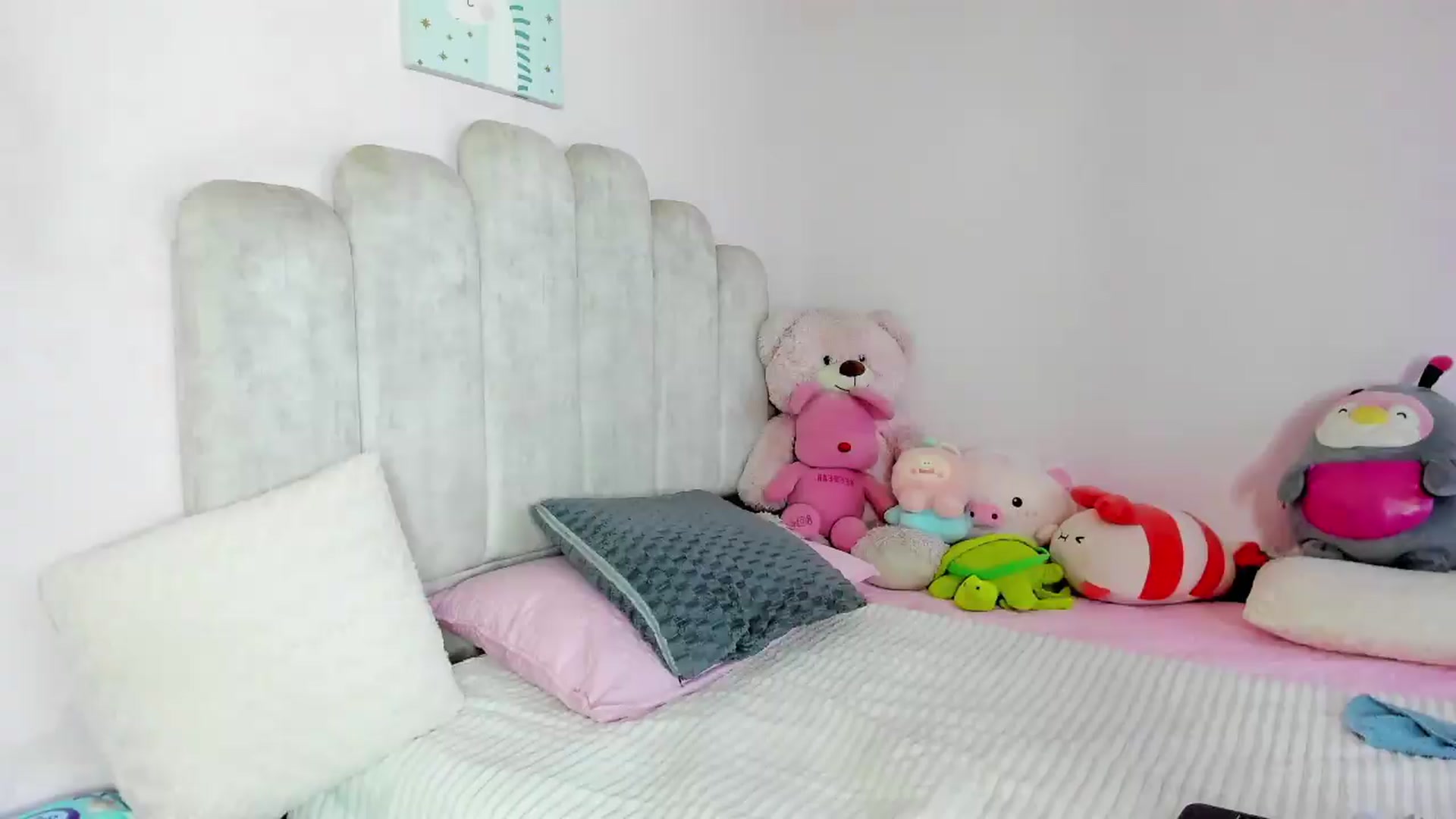 Gallery image thumbnail from Paula_cossio's myfreecams stream on, 06/02/2026, 14:44 image 7 of 20