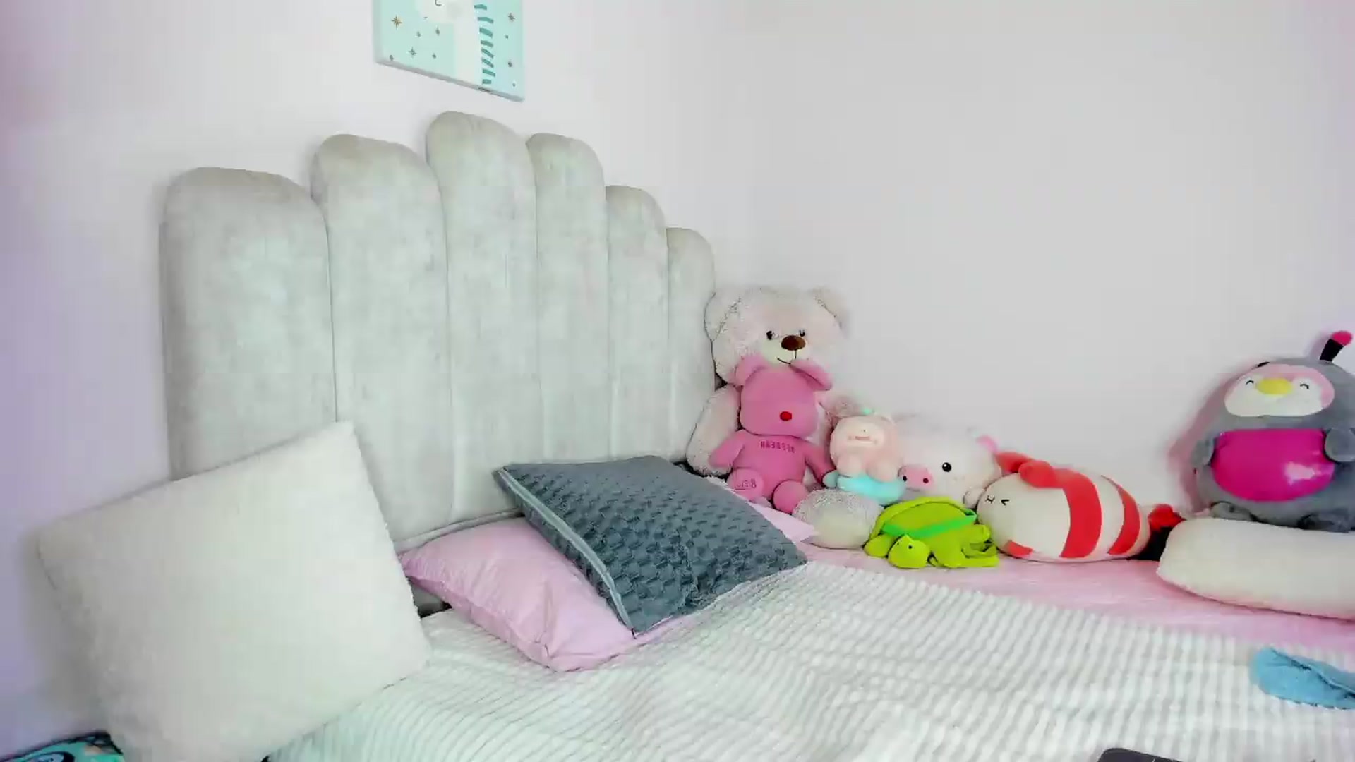 Gallery image thumbnail from Paula_cossio's myfreecams stream on, 06/02/2026, 14:44 image 9 of 20
