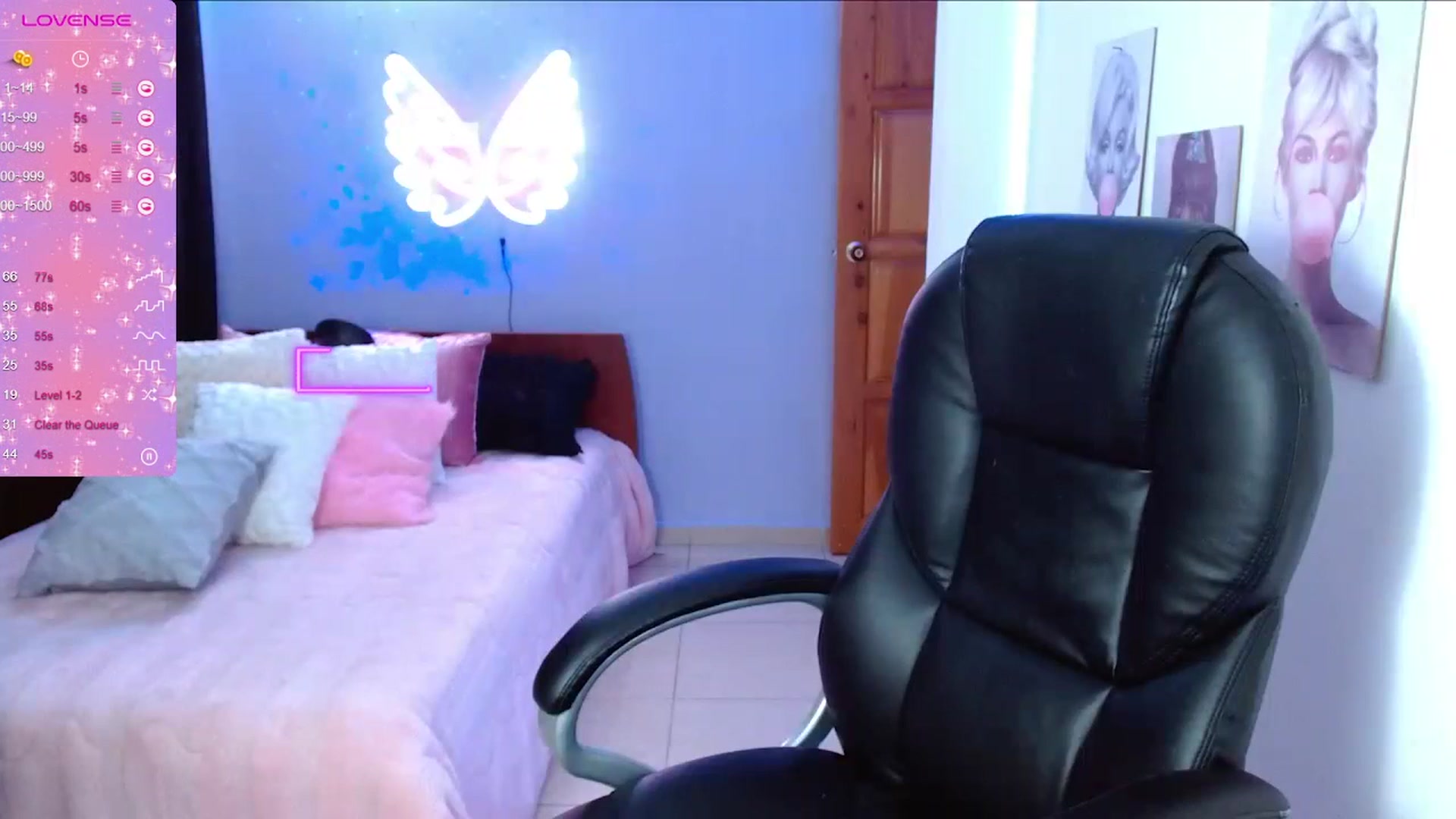 Gallery image thumbnail from Paulina2700's myfreecams stream on, 10/27/2023, 15:01 image 15 of 20