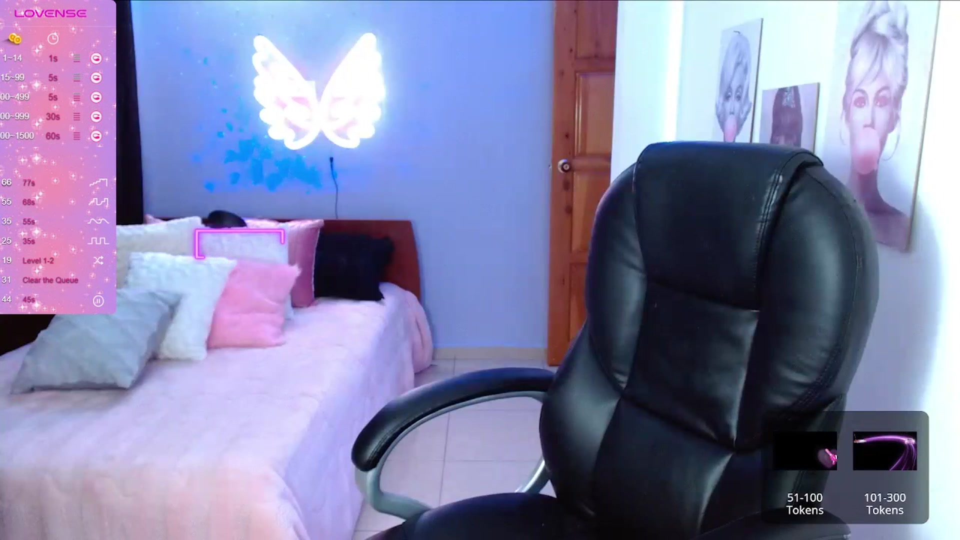 Gallery image thumbnail from Paulina2700's myfreecams stream on, 10/27/2023, 15:01 image 10 of 20