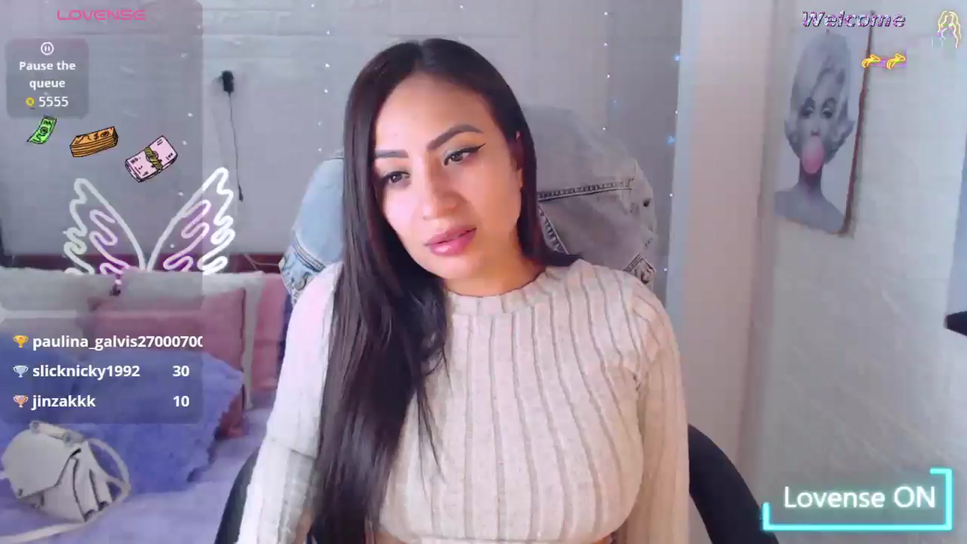 Gallery image thumbnail from Paulina2700's myfreecams stream on, 04/05/2026, 20:36 image 6 of 20