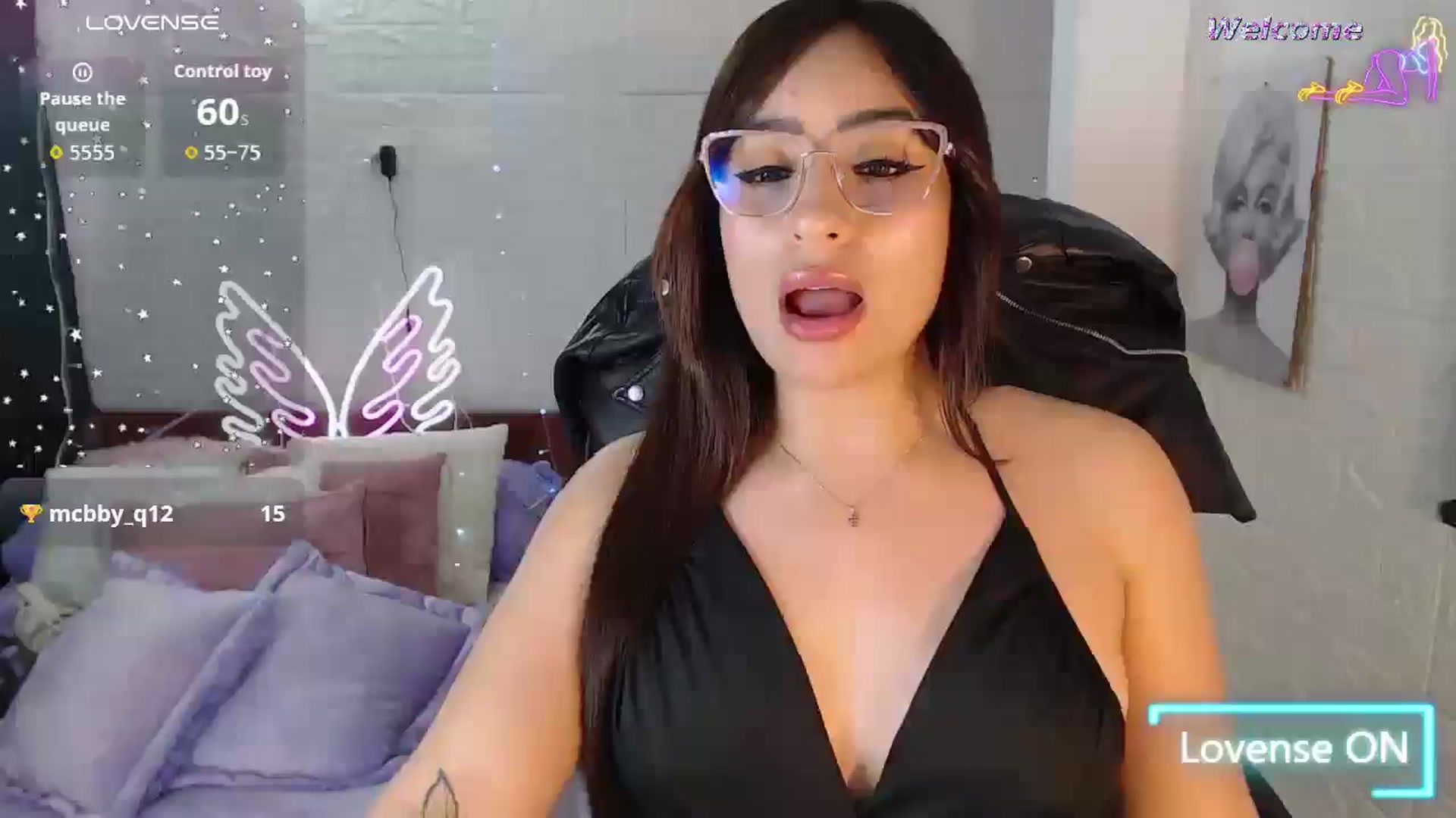 Gallery image thumbnail from Paulina2700's myfreecams stream on, 04/25/2026, 16:07 image 19 of 20