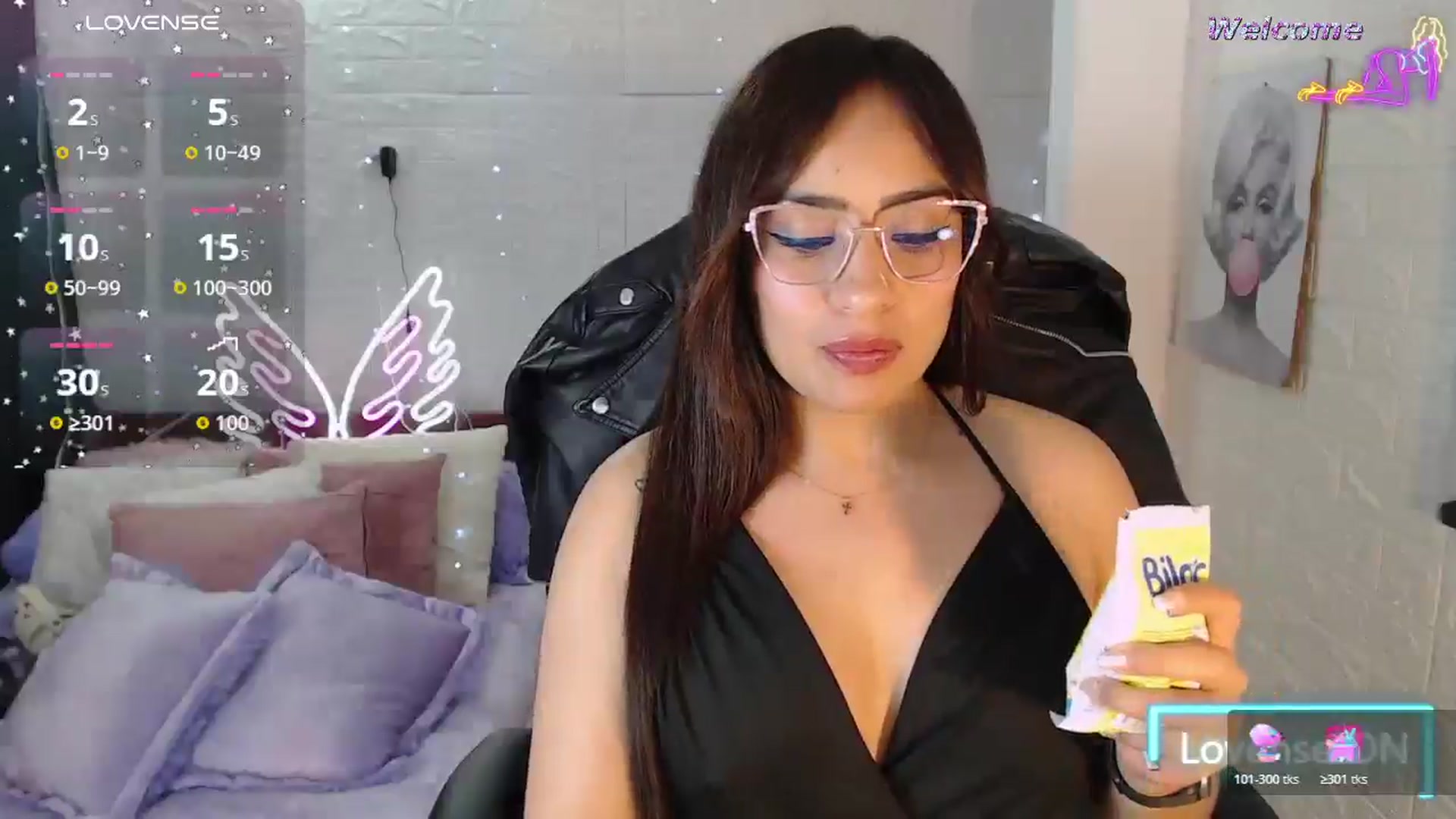 Gallery image thumbnail from Paulina2700's myfreecams stream on, 04/25/2026, 16:07 image 7 of 20