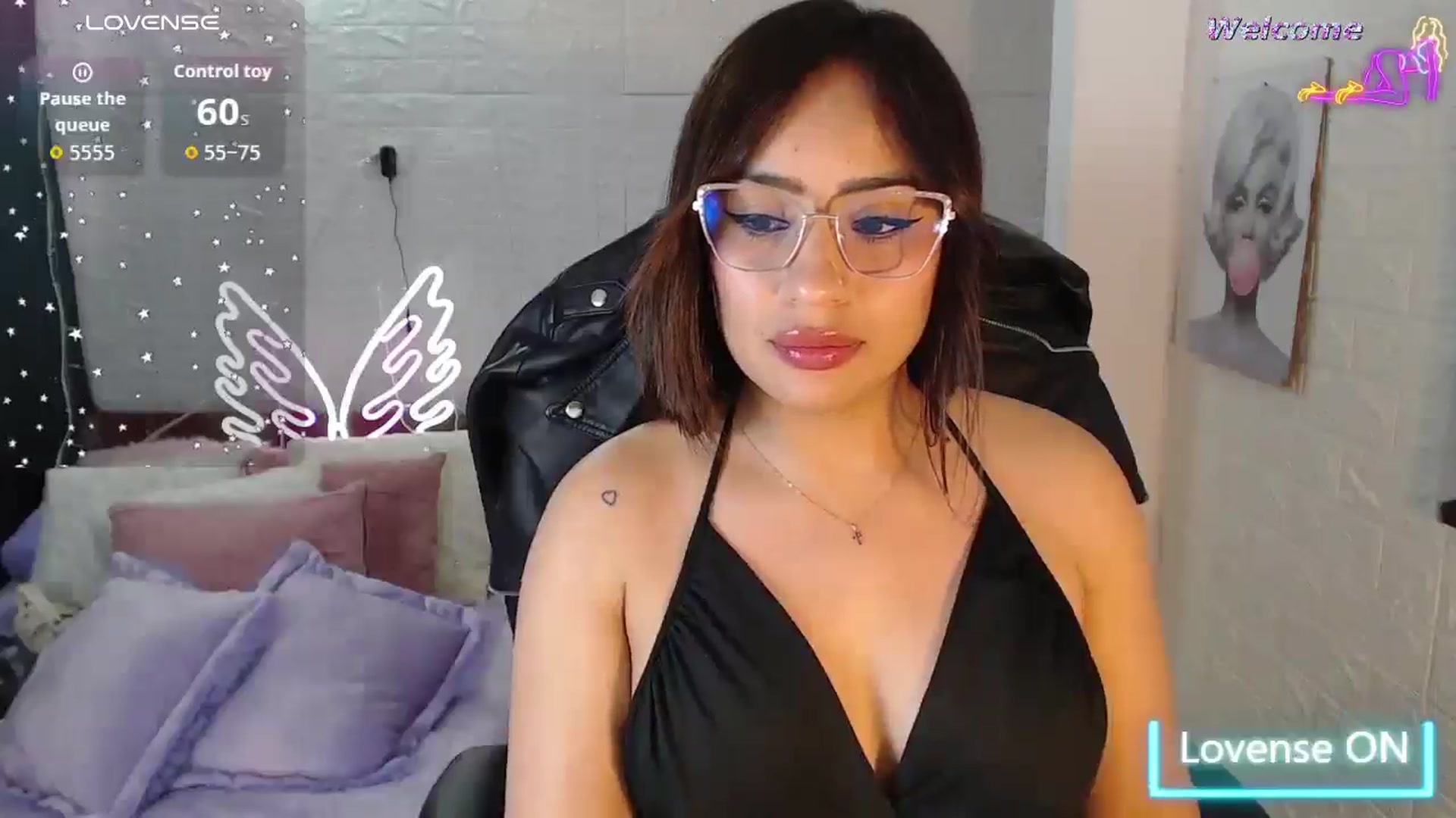 Gallery image thumbnail from Paulina2700's myfreecams stream on, 04/25/2026, 16:07 image 4 of 20
