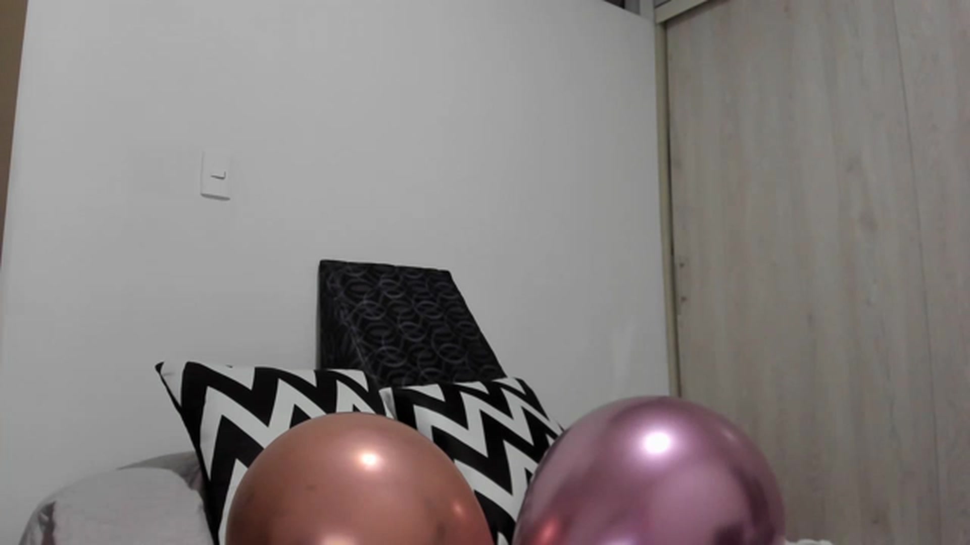 Gallery image thumbnail from PaulinaSoler's myfreecams stream on, 12/21/2022, 01:36 image 12 of 20