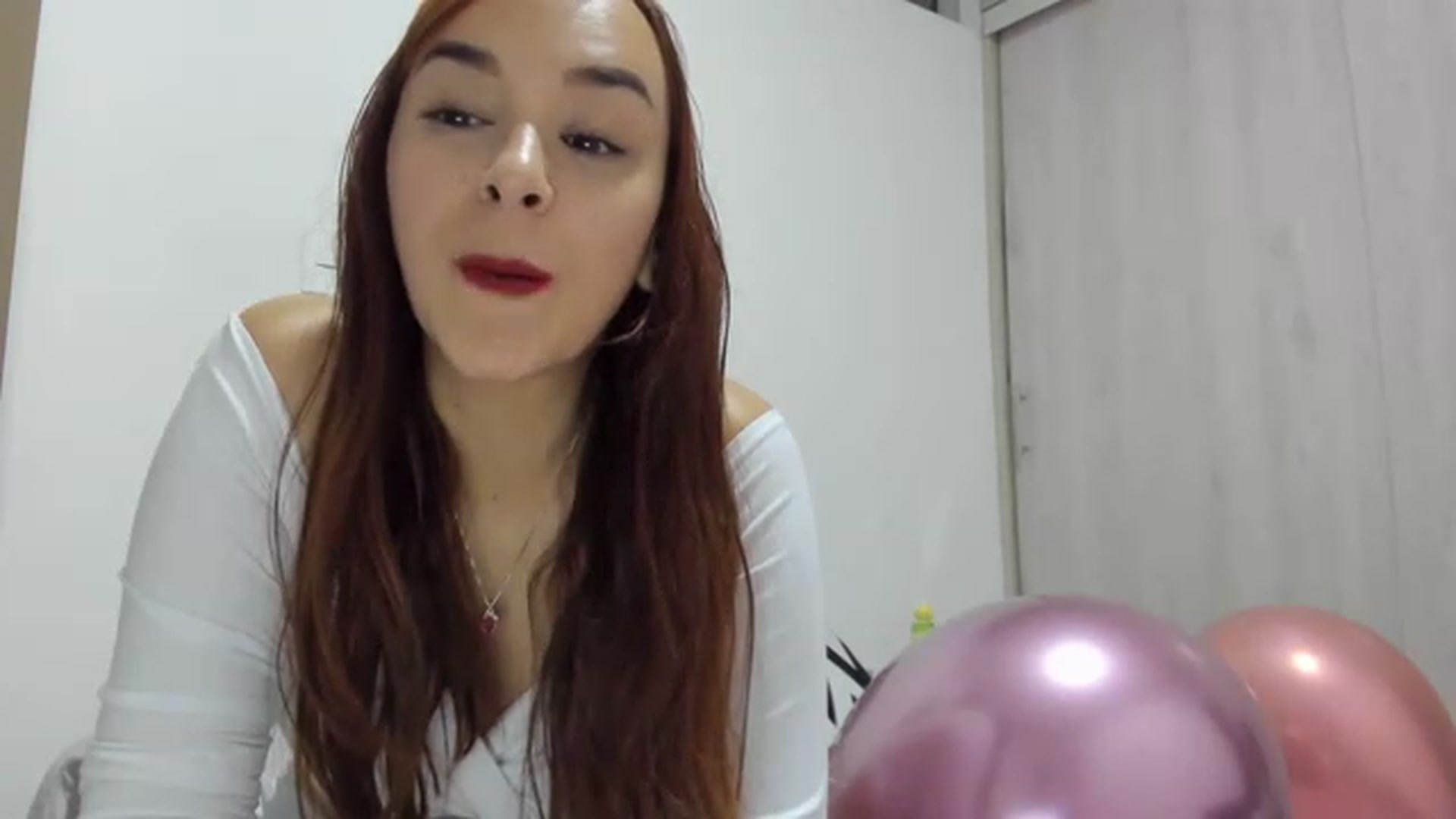 Gallery image thumbnail from PaulinaSoler's myfreecams stream on, 12/21/2022, 01:36 image 4 of 20