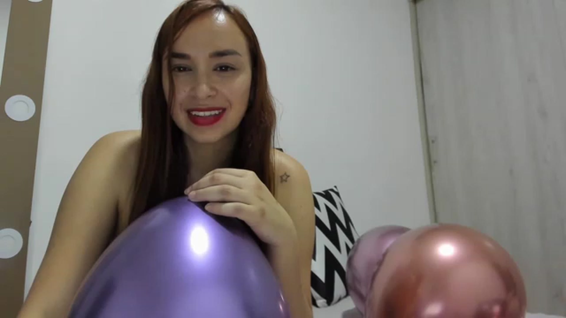 Gallery image thumbnail from PaulinaSoler's myfreecams stream on, 12/23/2022, 04:25 image 1 of 20