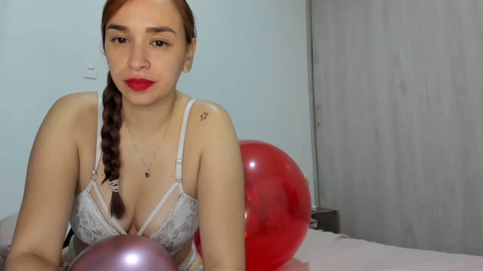 Gallery image thumbnail from PaulinaSoler's myfreecams stream on, 12/28/2022, 02:07 image 13 of 20