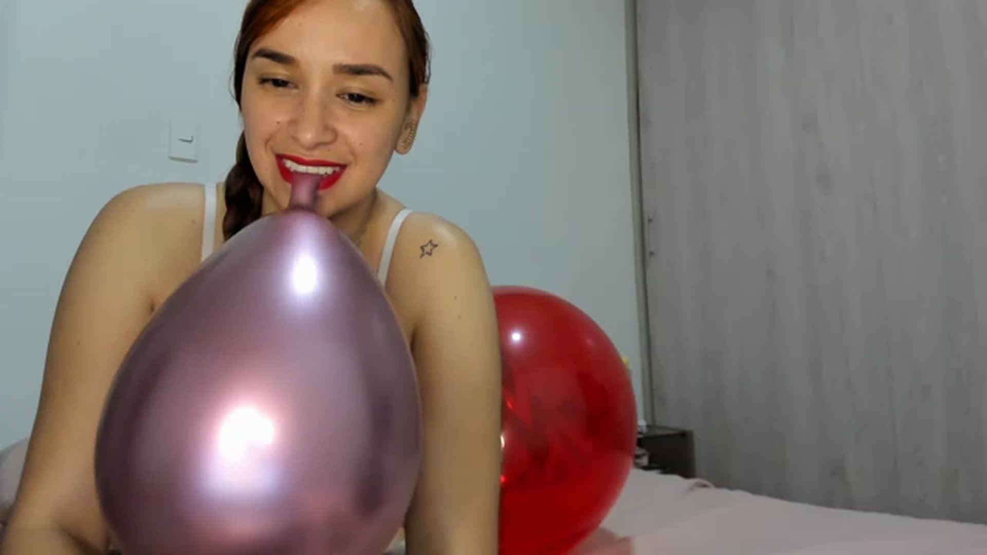 Gallery image thumbnail from PaulinaSoler's myfreecams stream on, 12/28/2022, 02:07 image 15 of 20