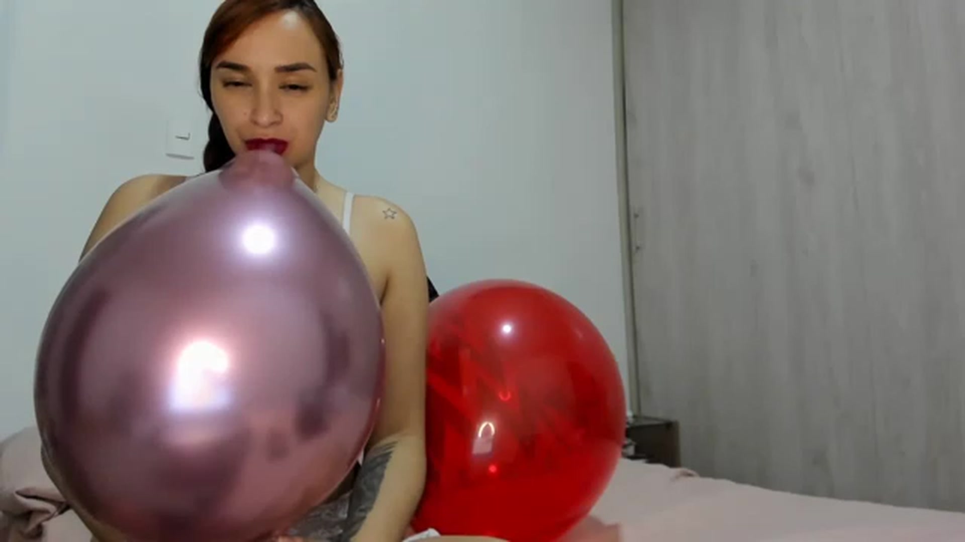 Gallery image thumbnail from PaulinaSoler's myfreecams stream on, 12/28/2022, 02:07 image 16 of 20