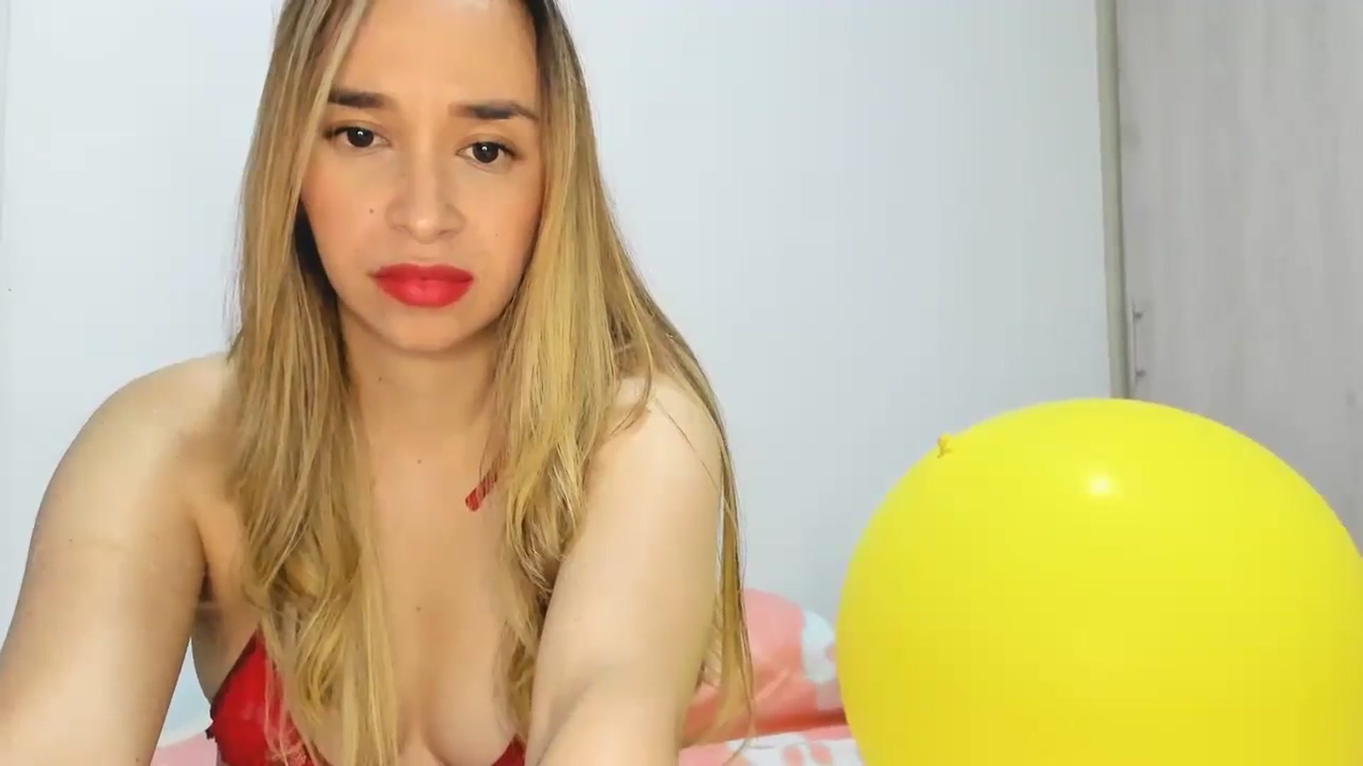 Gallery image thumbnail from PaulinaSoler's myfreecams stream on, 08/13/2023, 01:36 image 6 of 20