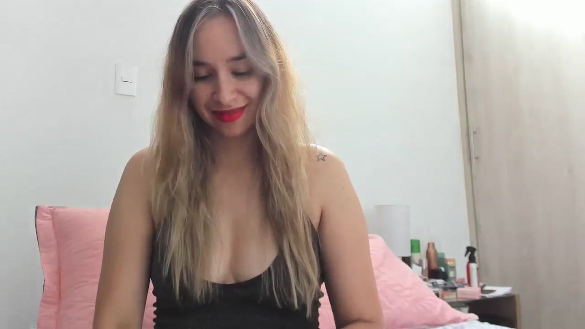 Gallery image thumbnail from PaulinaSoler's myfreecams stream on, 10/12/2023, 17:11 image 7 of 20