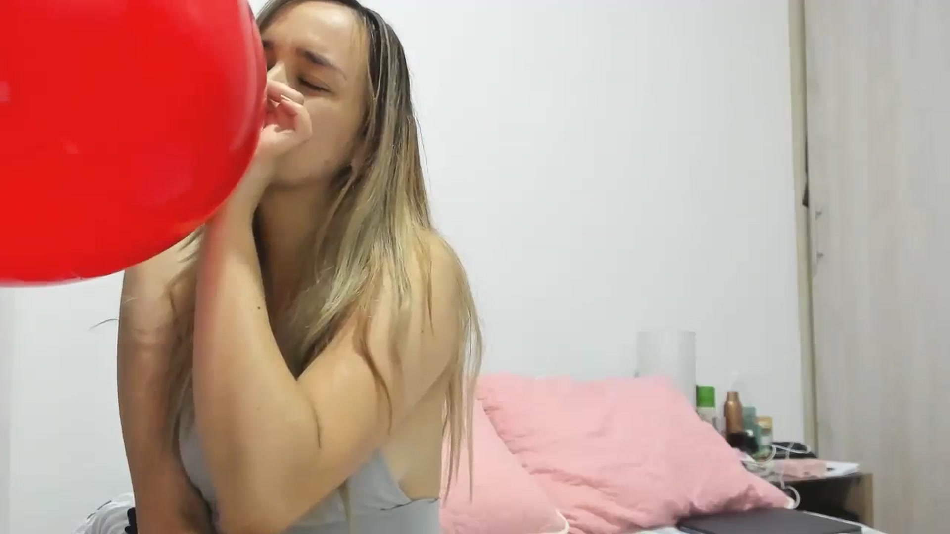 Gallery image thumbnail from PaulinaSoler's myfreecams stream on, 10/17/2023, 04:09 image 15 of 20