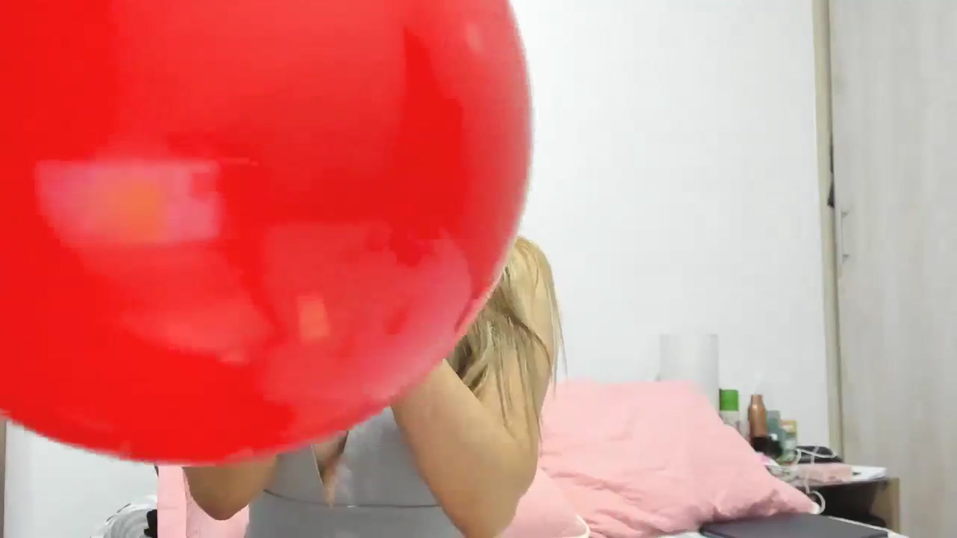 Gallery image thumbnail from PaulinaSoler's myfreecams stream on, 10/17/2023, 04:09 image 16 of 20