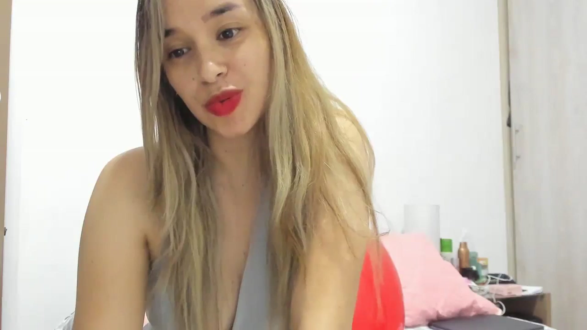 Gallery image thumbnail from PaulinaSoler's myfreecams stream on, 10/17/2023, 04:09 image 17 of 20