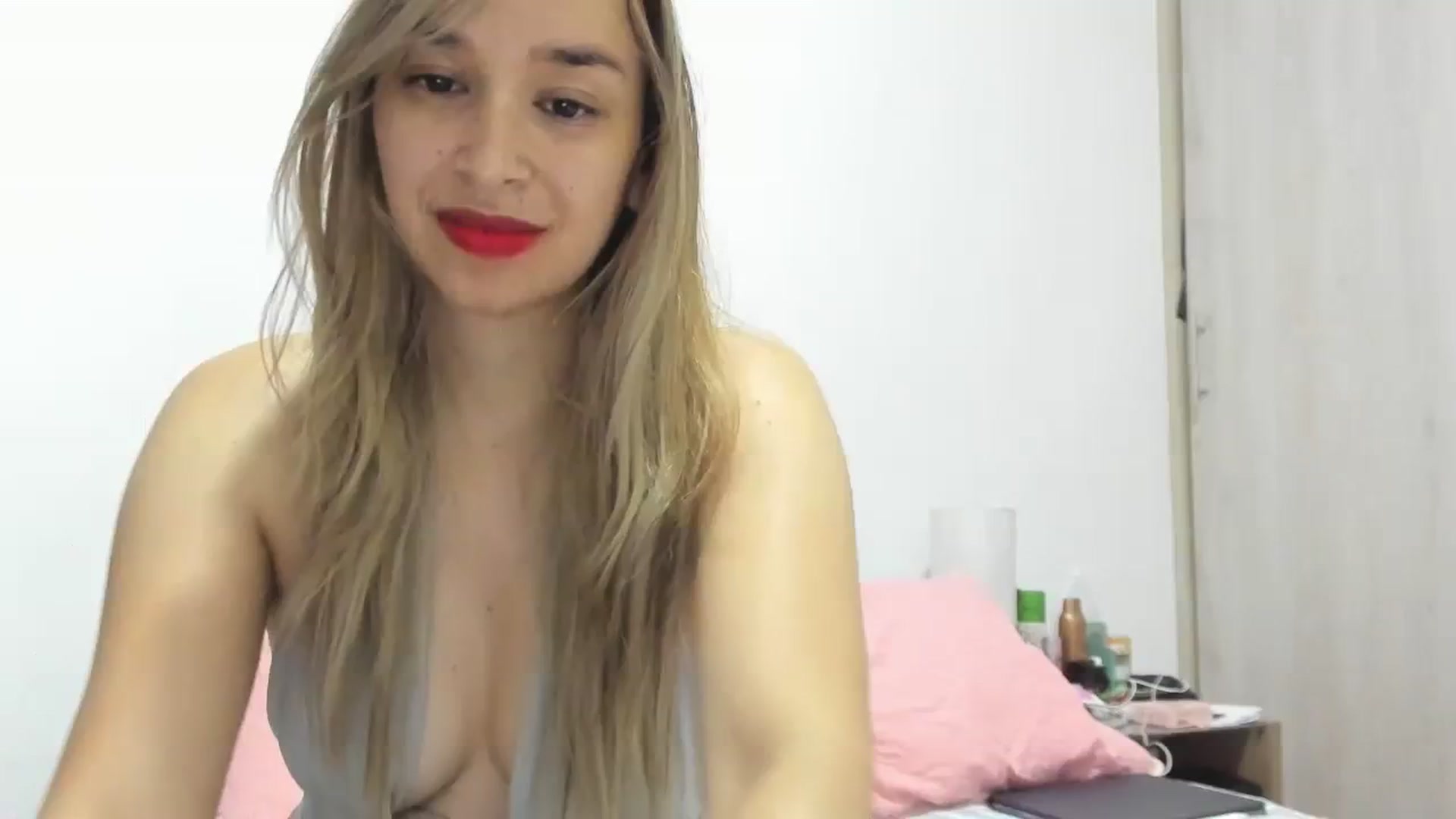 Gallery image thumbnail from PaulinaSoler's myfreecams stream on, 10/17/2023, 04:09 image 1 of 20