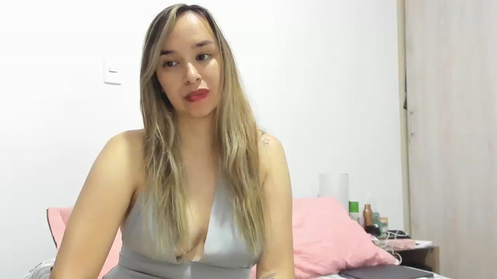 Gallery image thumbnail from PaulinaSoler's myfreecams stream on, 10/17/2023, 04:09 image 13 of 20