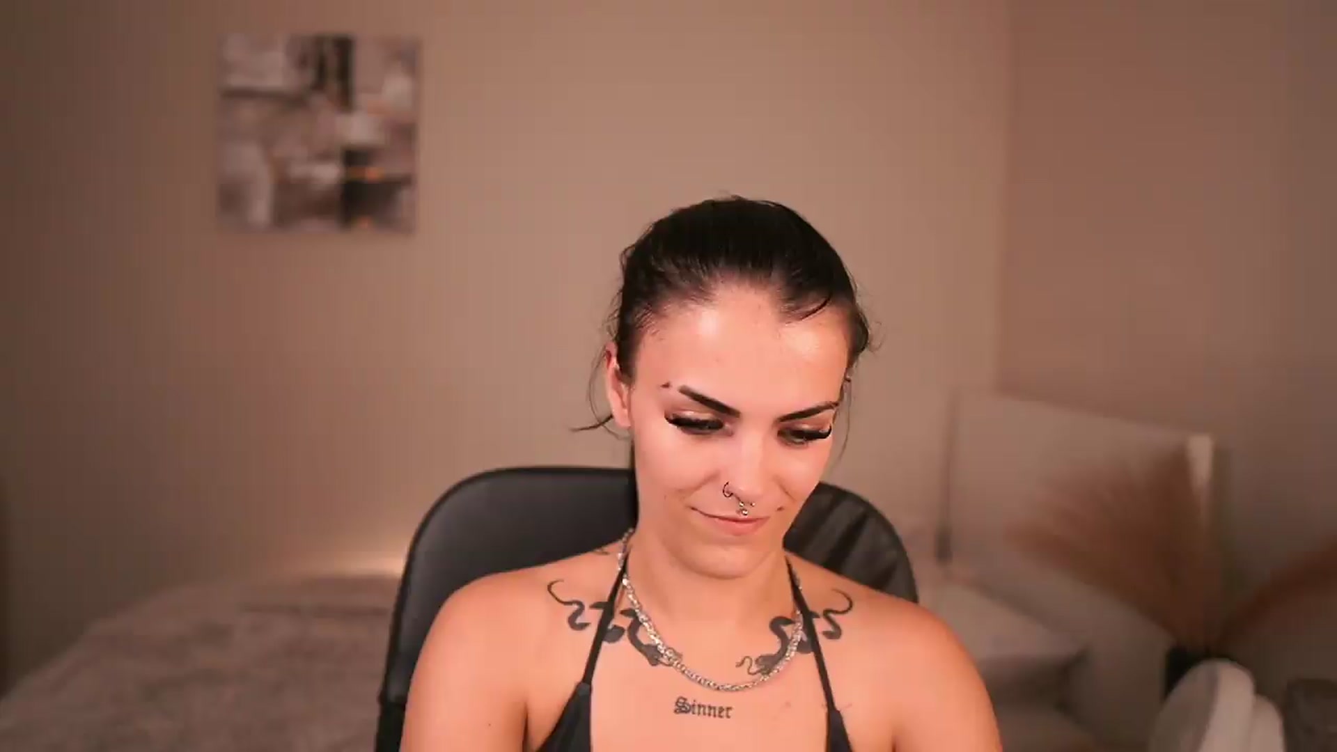 Gallery image thumbnail from Pauline_2005's myfreecams stream on, 06/13/2026, 17:41 image 4 of 20