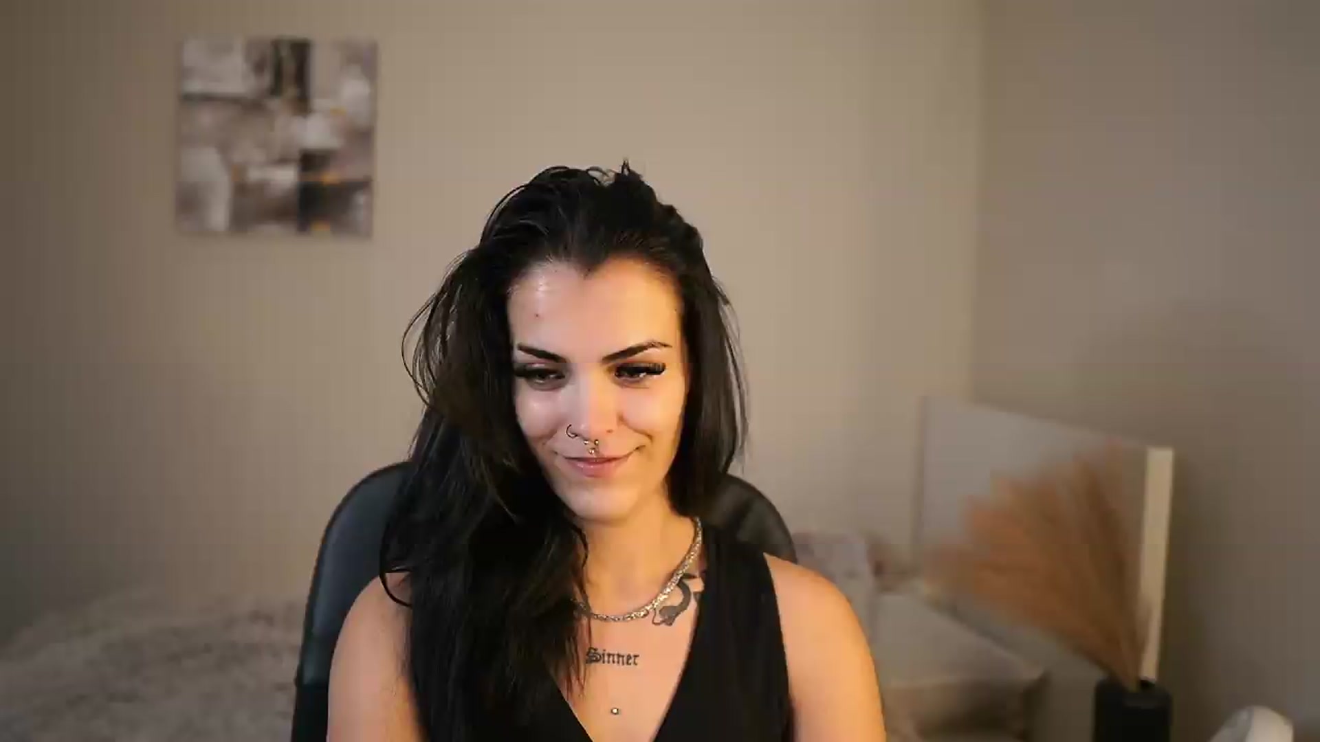 Gallery image thumbnail from Pauline_2005's myfreecams stream on, 06/14/2026, 13:19 image 1 of 20