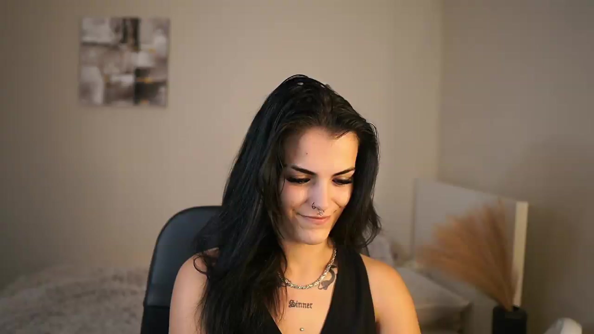 Gallery image thumbnail from Pauline_2005's myfreecams stream on, 06/14/2026, 13:19 image 7 of 20