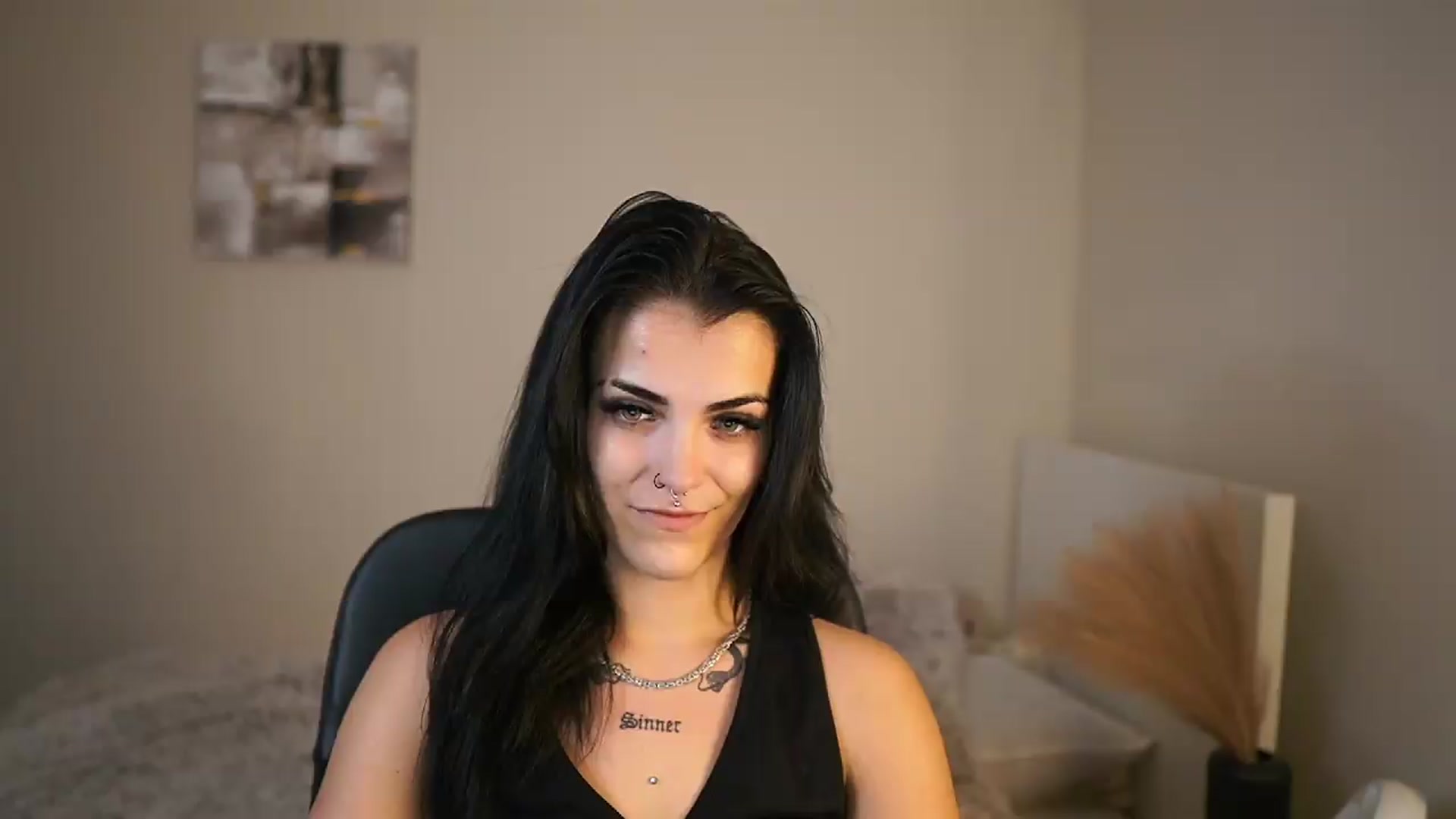 Gallery image thumbnail from Pauline_2005's myfreecams stream on, 06/14/2026, 13:19 image 9 of 20
