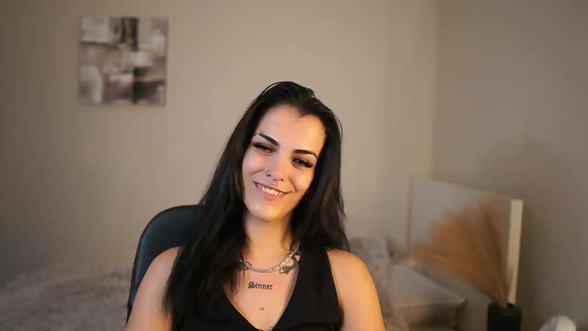 Gallery image thumbnail from Pauline_2005's myfreecams stream on, 06/14/2026, 13:19 image 10 of 20