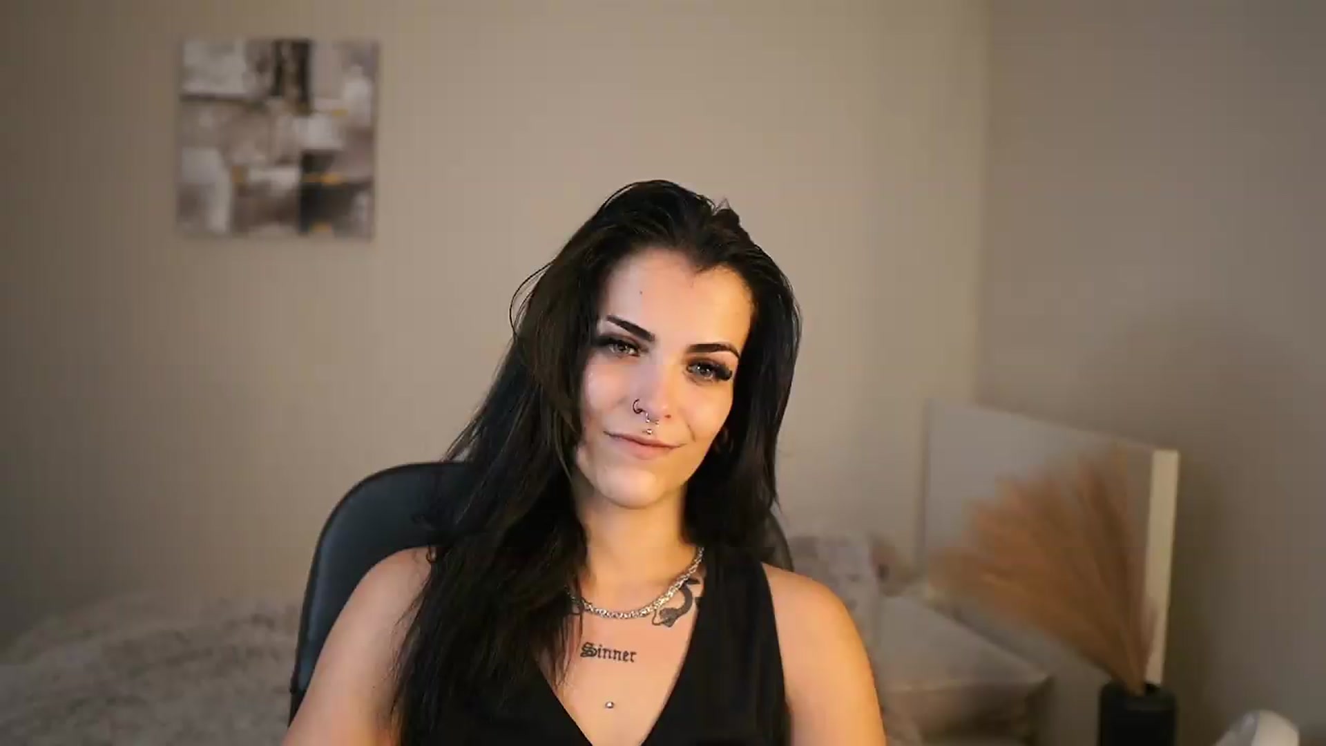 Gallery image thumbnail from Pauline_2005's myfreecams stream on, 06/14/2026, 13:19 image 4 of 20