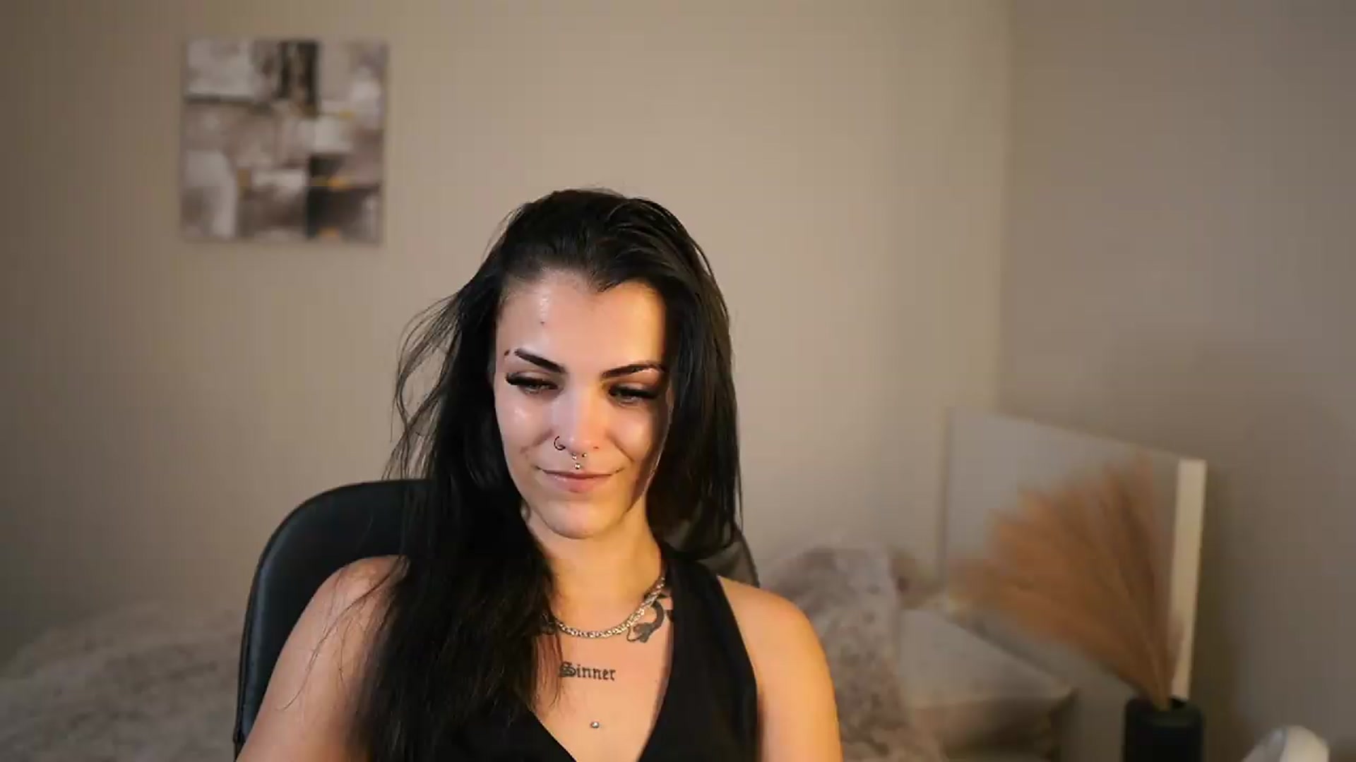 Gallery image thumbnail from Pauline_2005's myfreecams stream on, 06/14/2026, 13:19 image 12 of 20