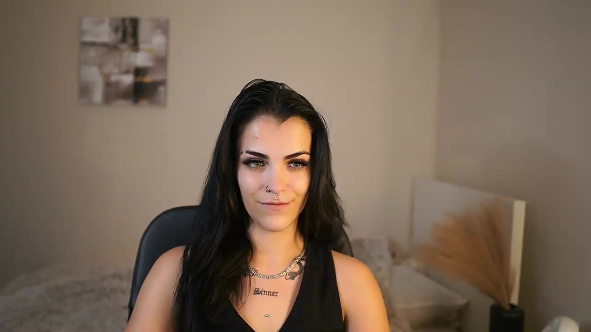 Gallery image thumbnail from Pauline_2005's myfreecams stream on, 06/14/2026, 13:19 image 8 of 20