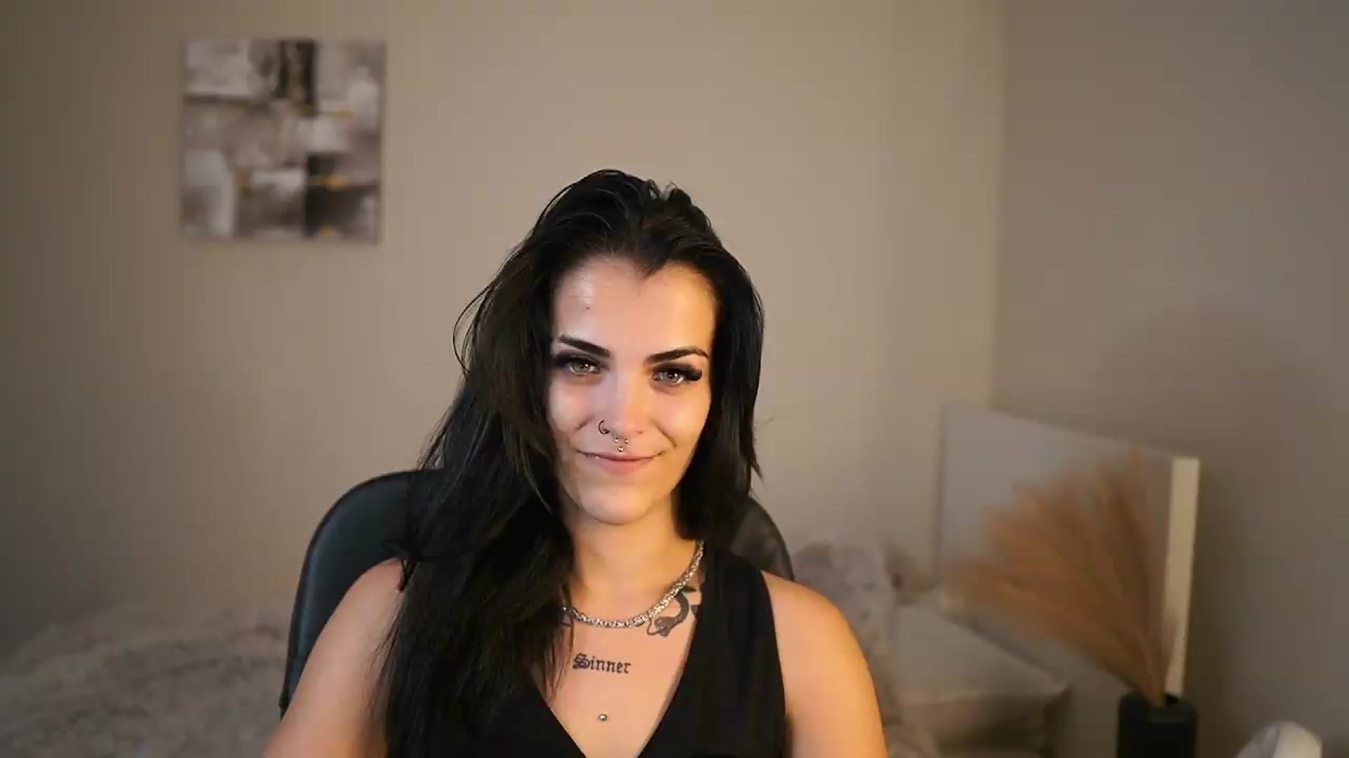 Gallery image thumbnail from Pauline_2005's myfreecams stream on, 06/14/2026, 13:19 image 2 of 20