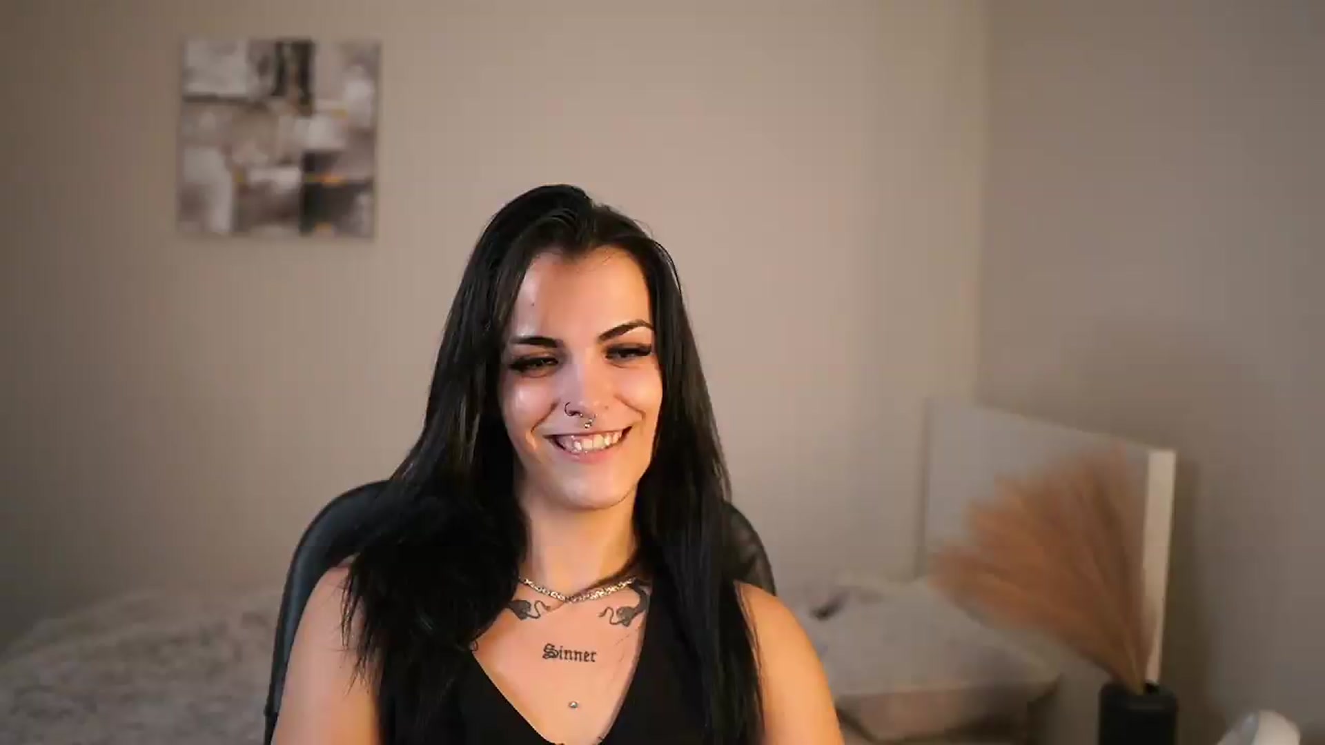 Gallery image thumbnail from Pauline_2005's myfreecams stream on, 06/14/2026, 17:08 image 2 of 20